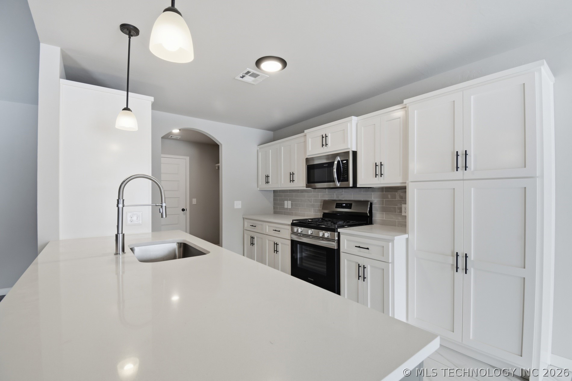 10893 S 277th East Avenue Property Photo 16