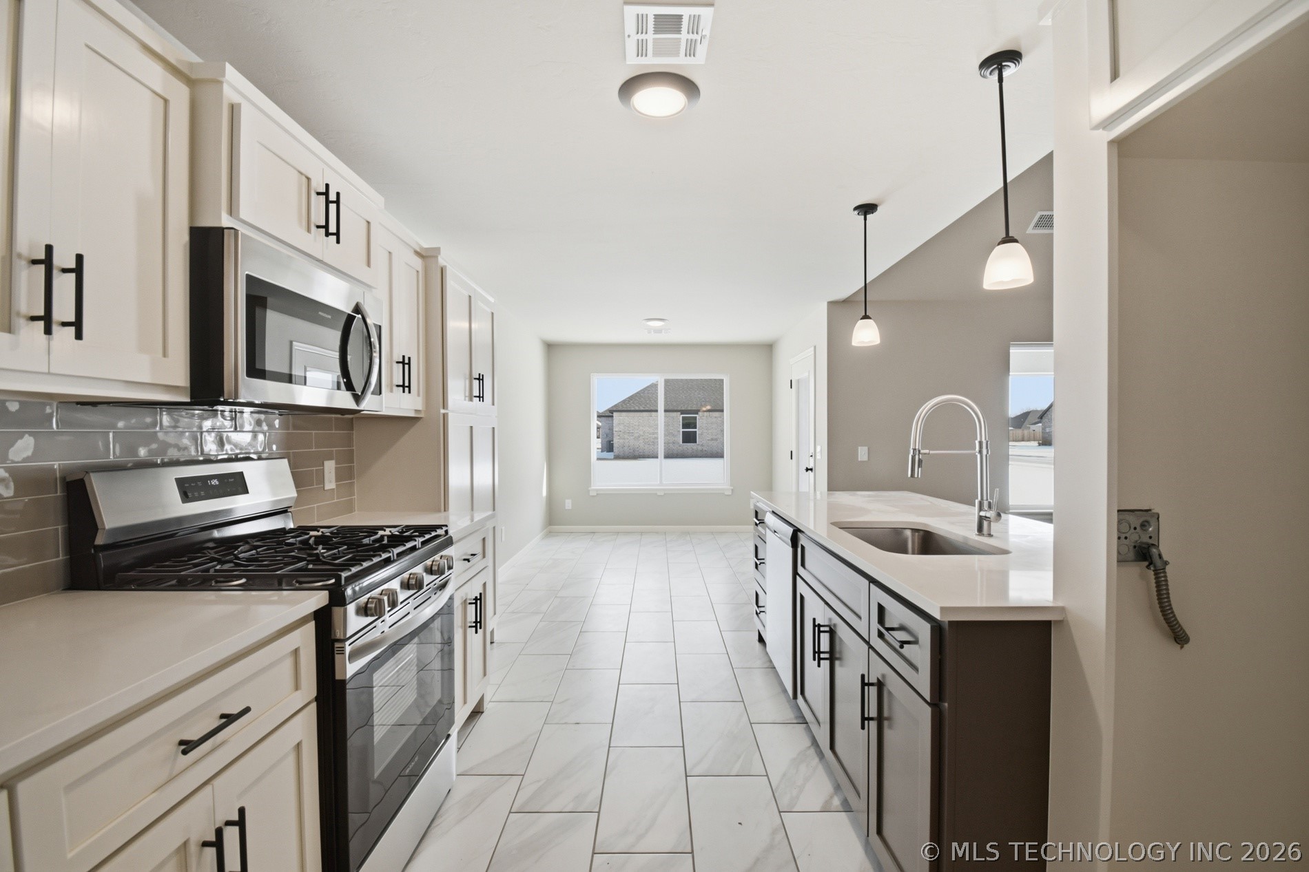 10893 S 277th East Avenue Property Photo 18