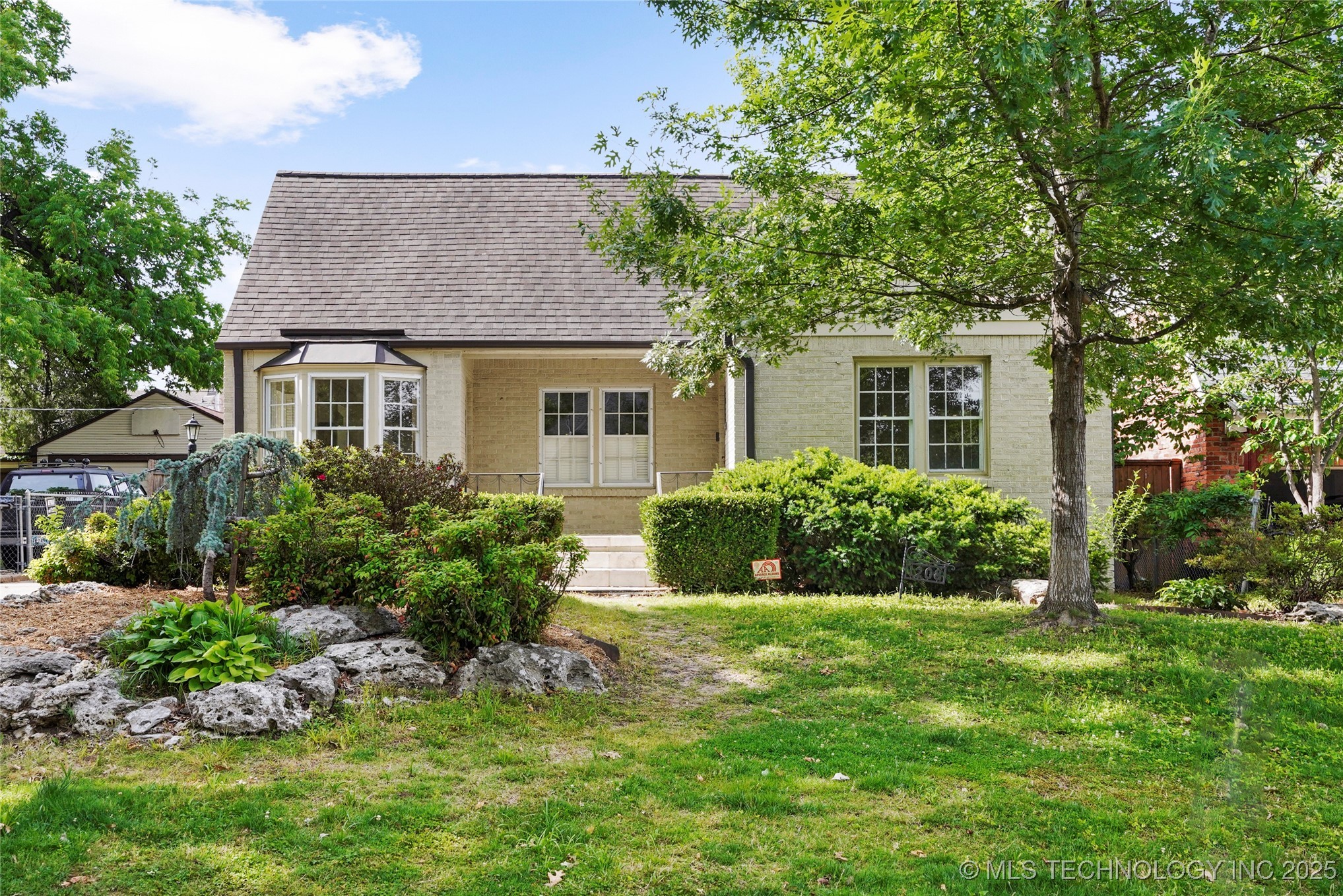 1208 E 29th Street Property Photo 2