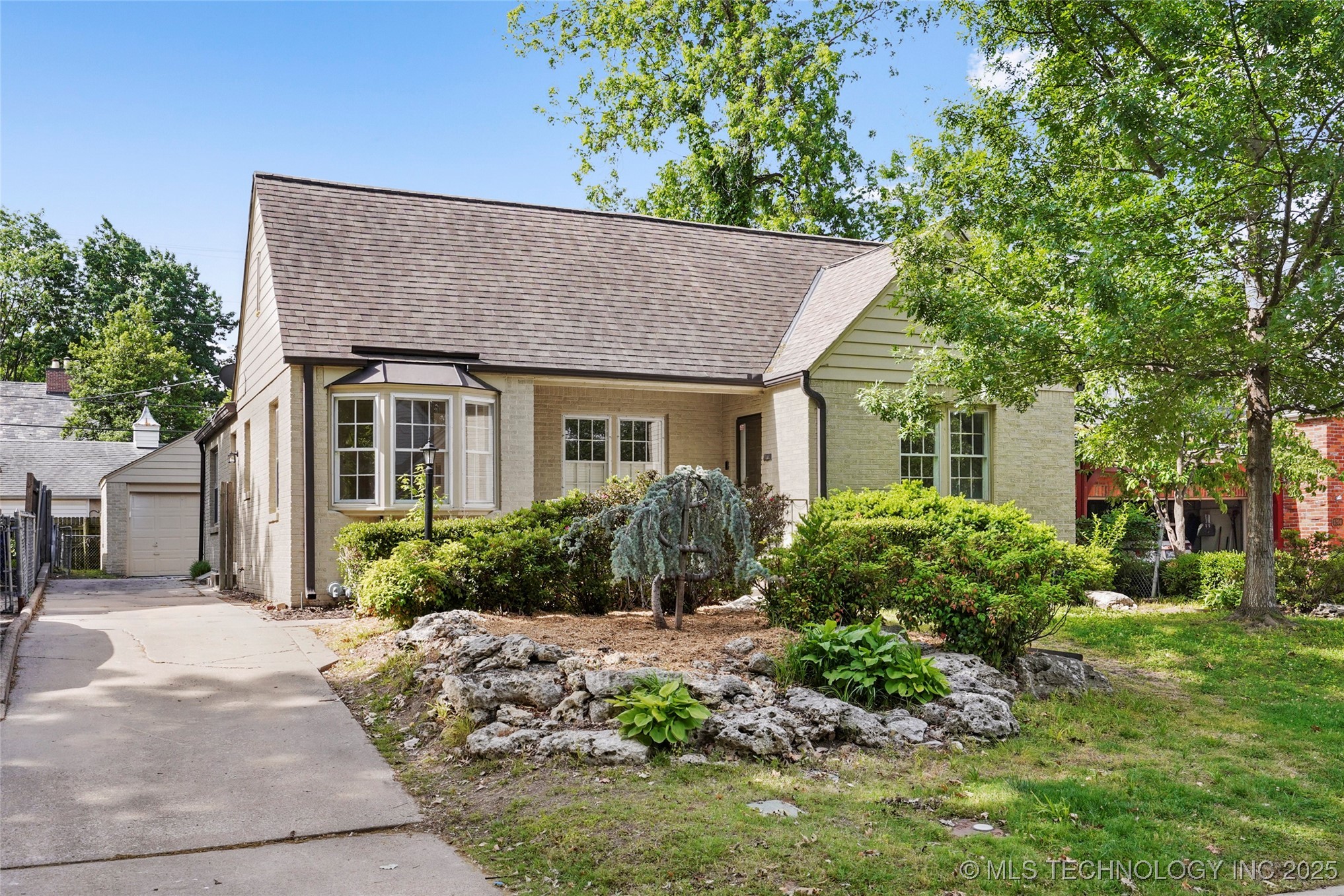 1208 E 29th Street Property Photo 3