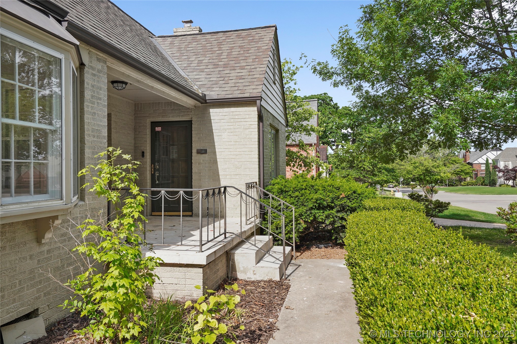 1208 E 29th Street Property Photo 4