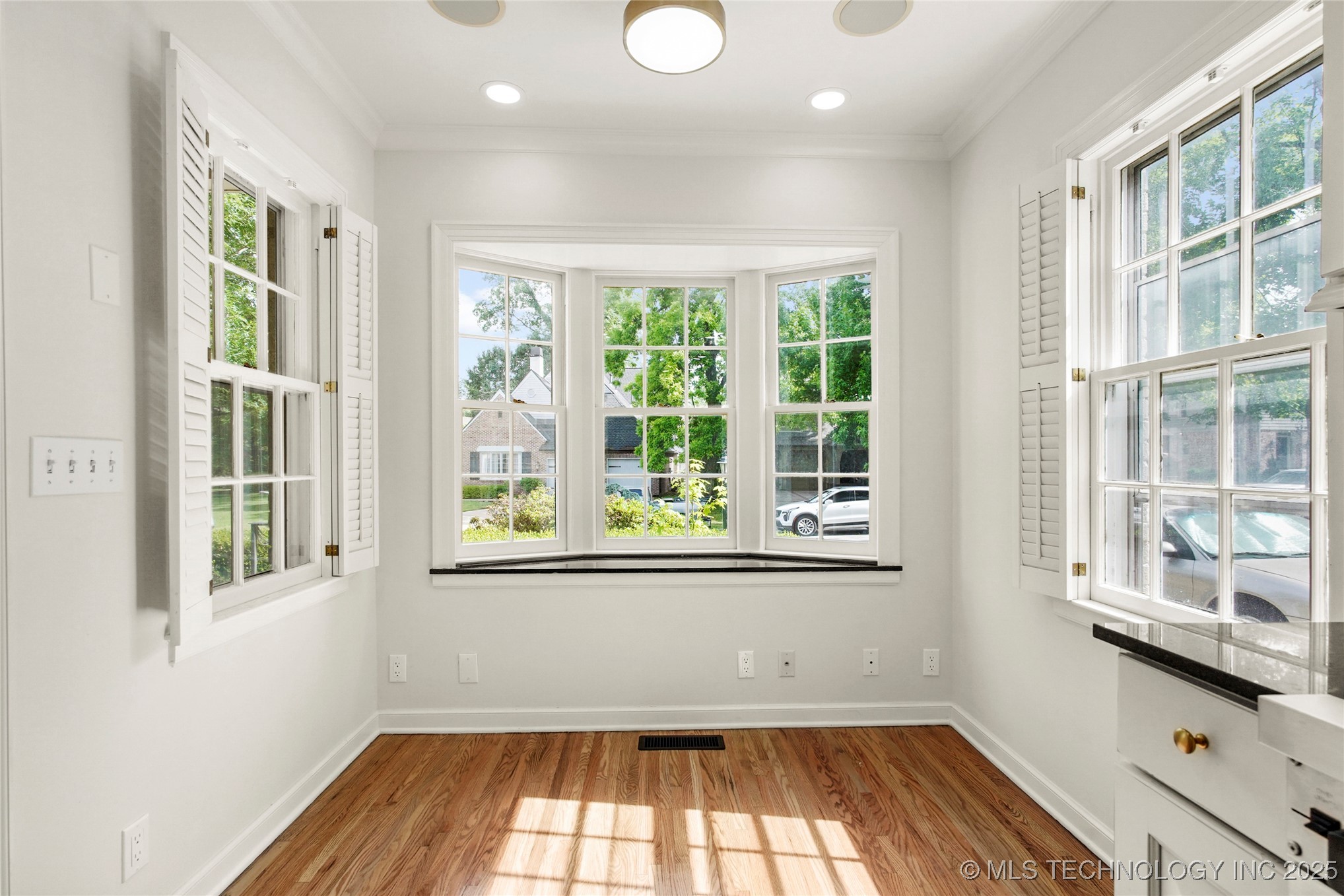 1208 E 29th Street Property Photo 10