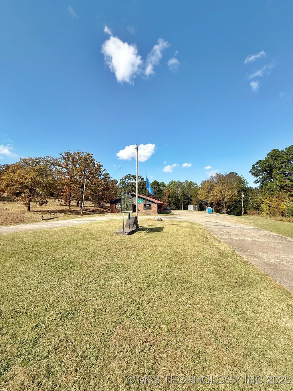 45143 Us Hwy 59 Property Photo 3