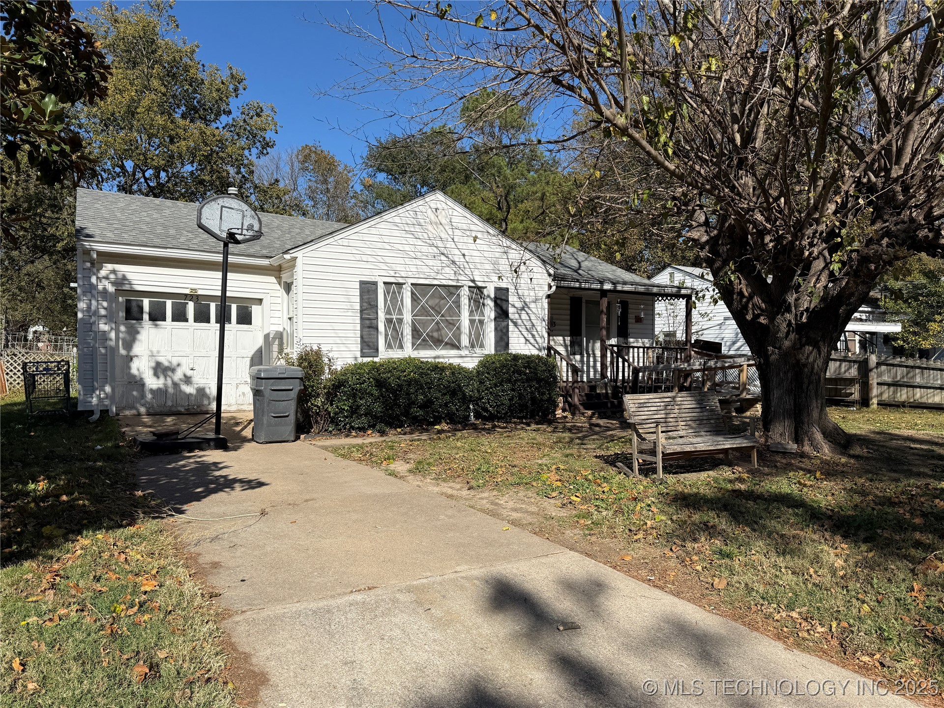 723 Maxwell Nw Property Photo 1