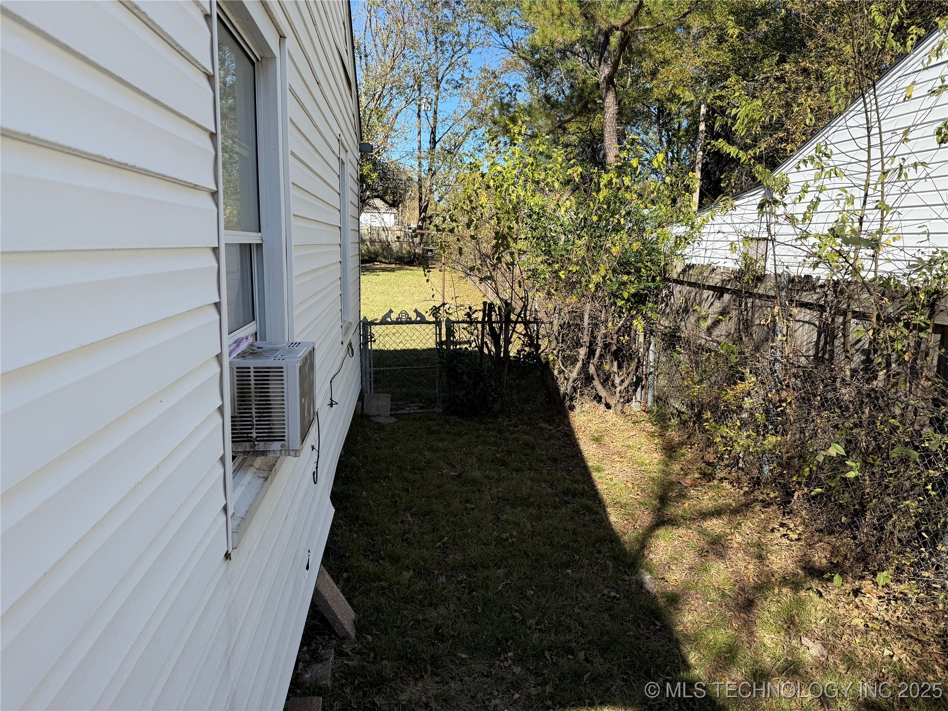 723 Maxwell Nw Property Photo 3