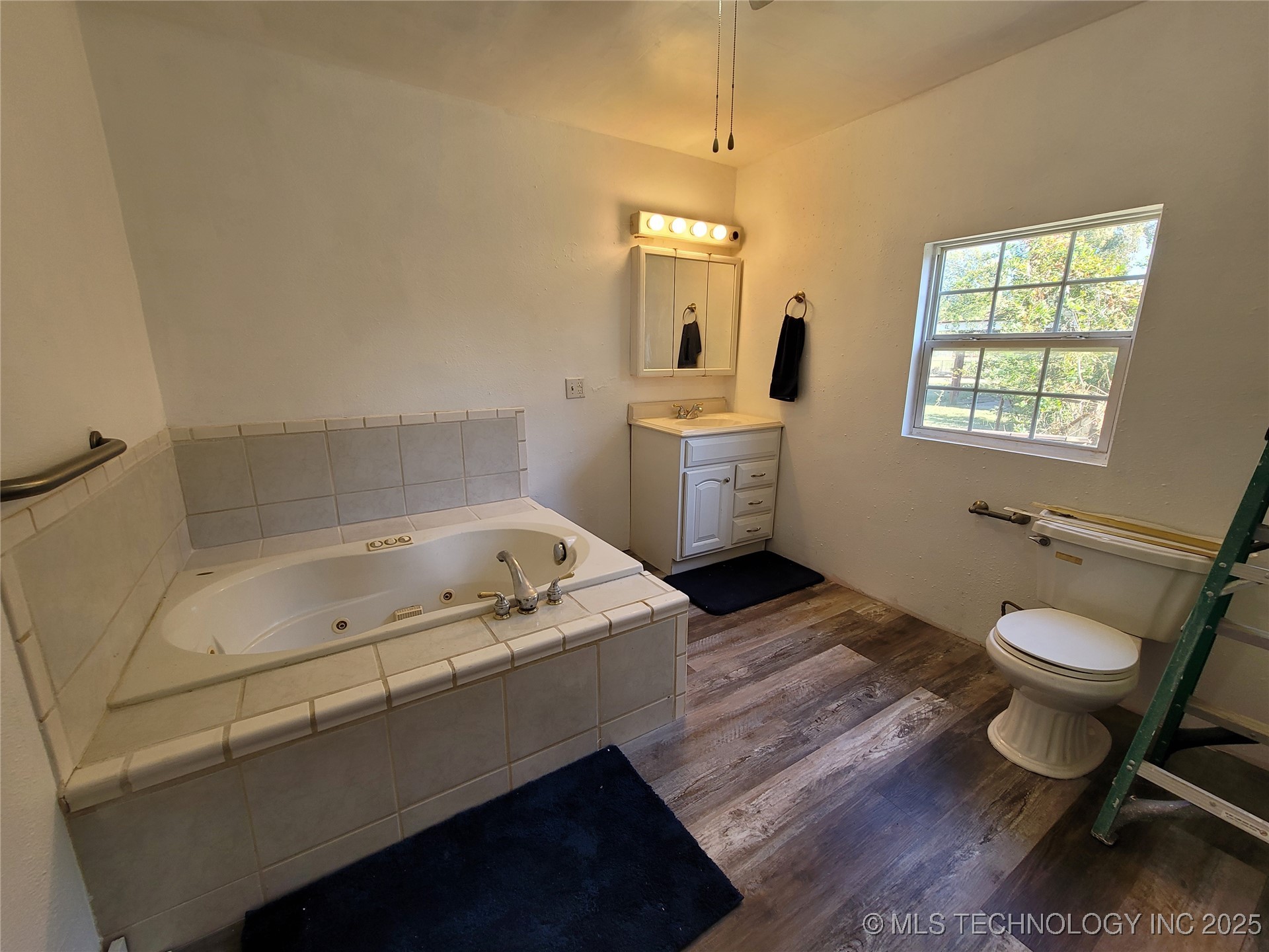 416036 La Vista Drive Property Photo 36