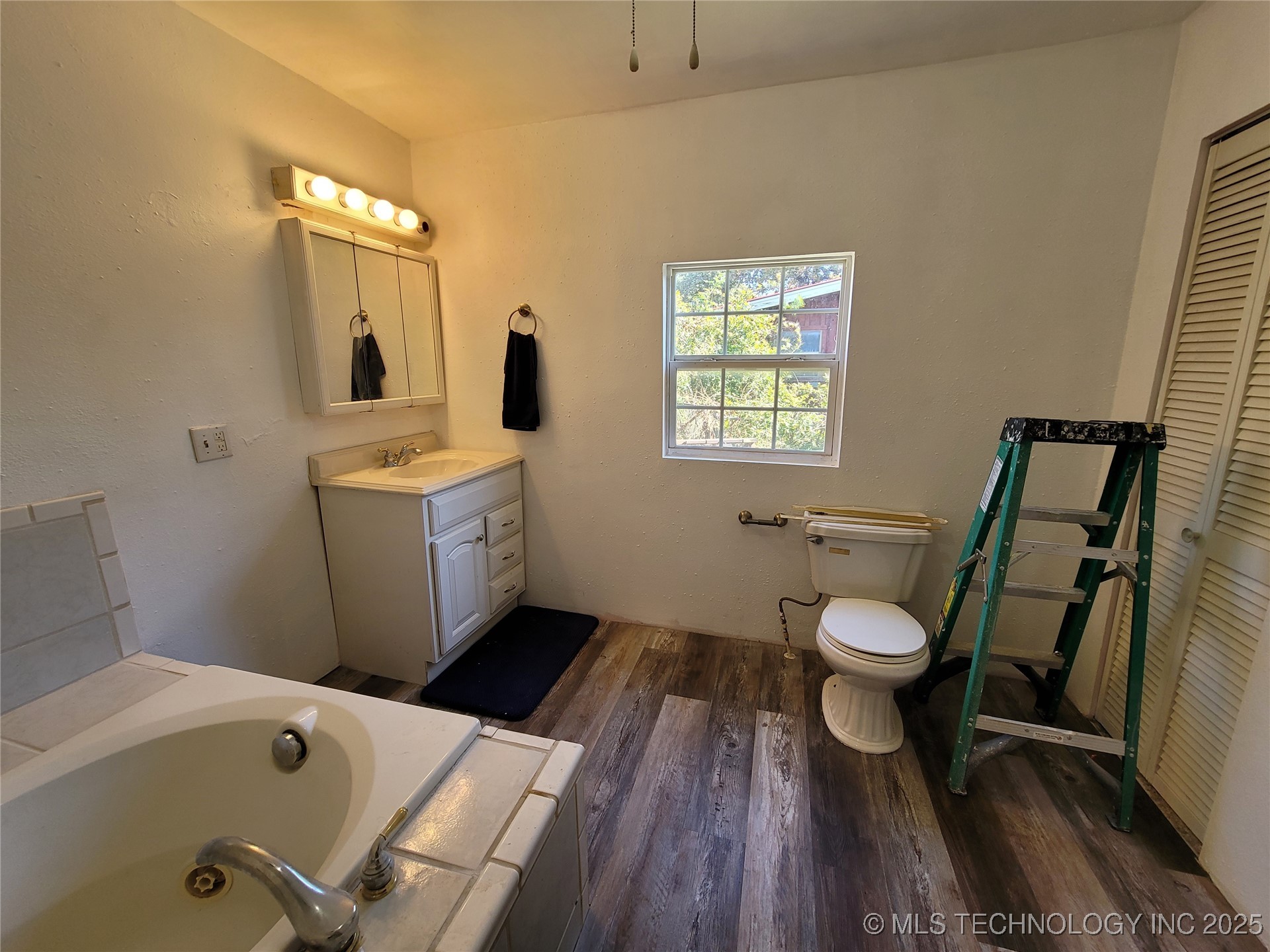 416036 La Vista Drive Property Photo 37