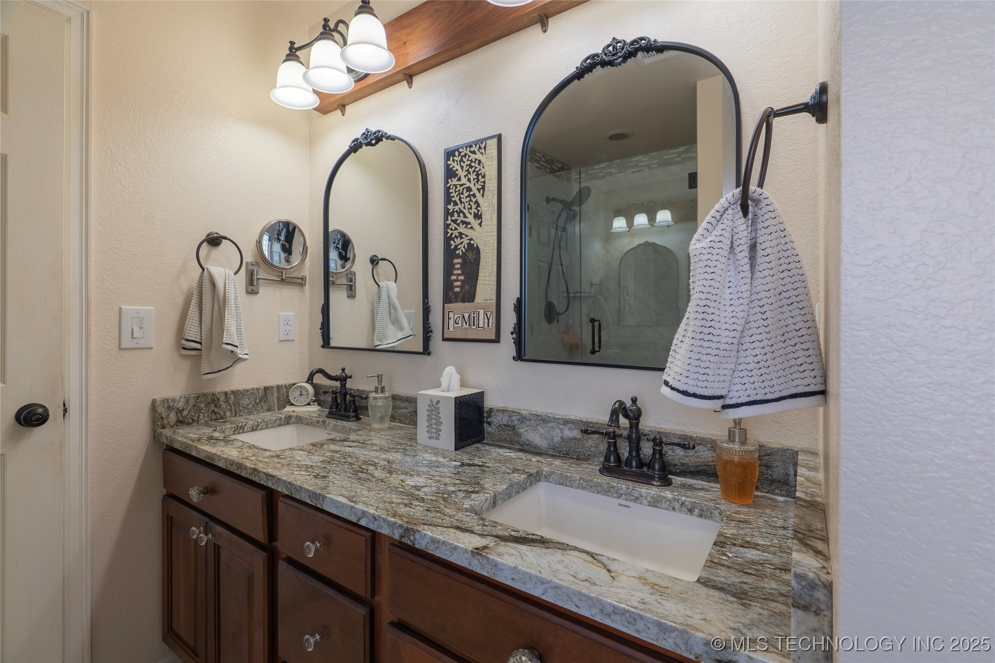 1102 S Catalina Drive Property Photo 5