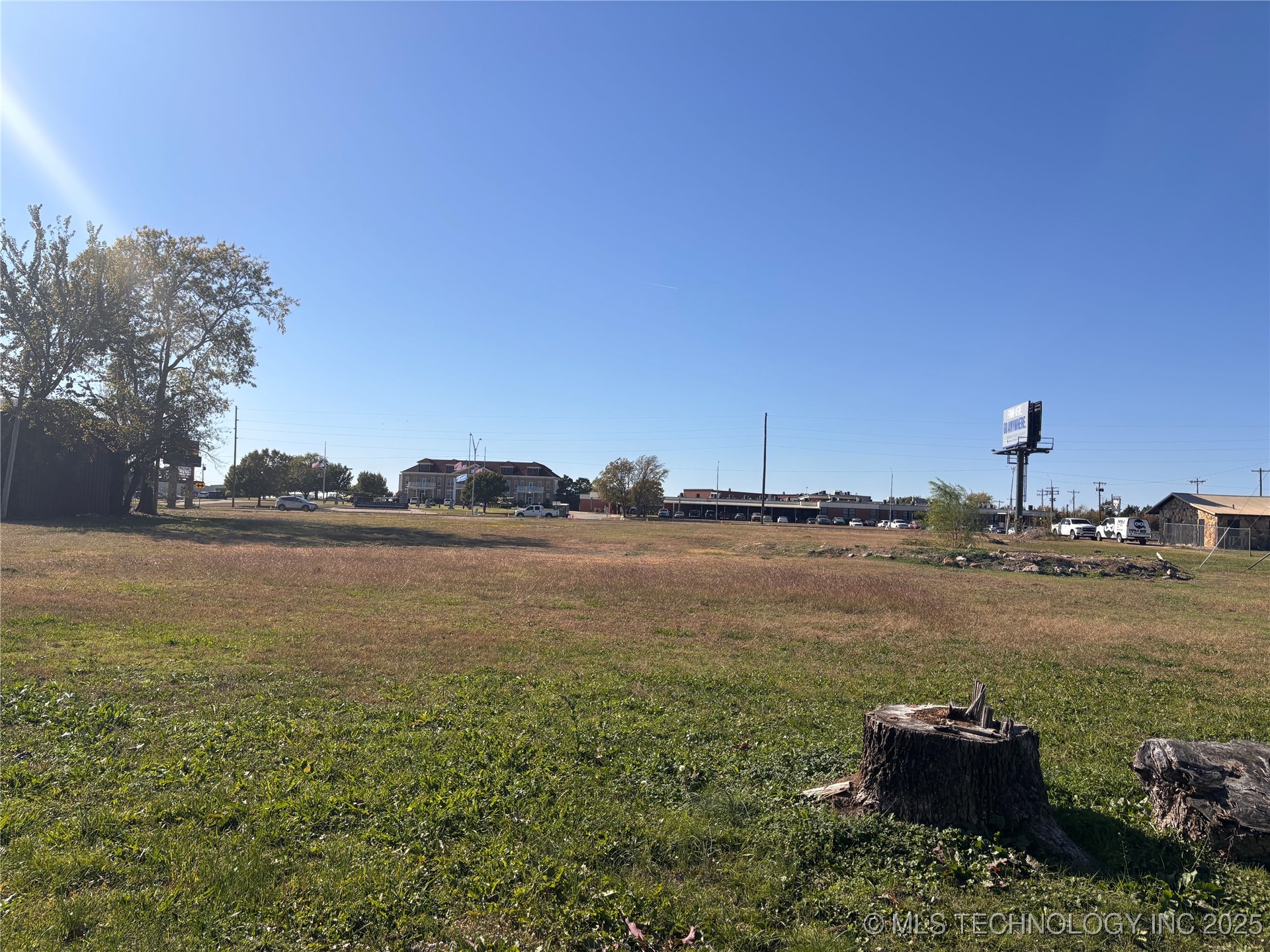 1014 S Commerce Property Photo 2