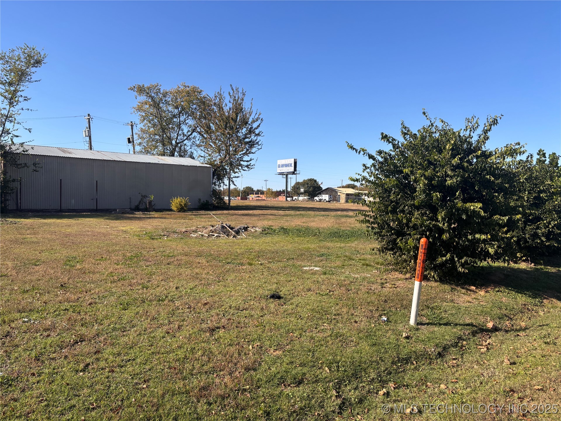 1014 S Commerce Property Photo 3