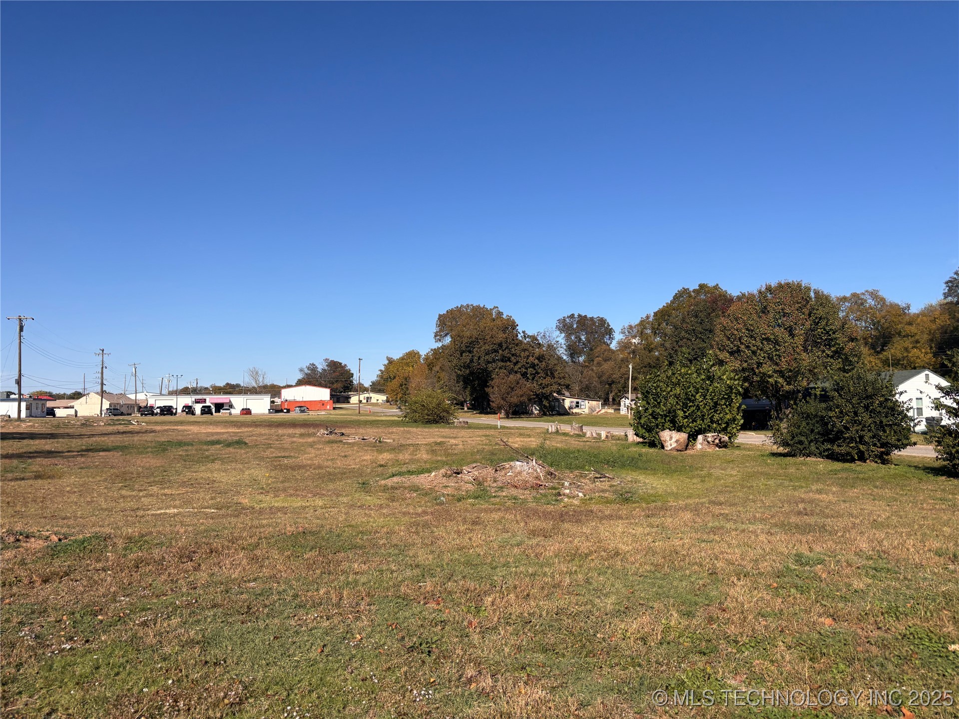 1014 S Commerce Property Photo 4