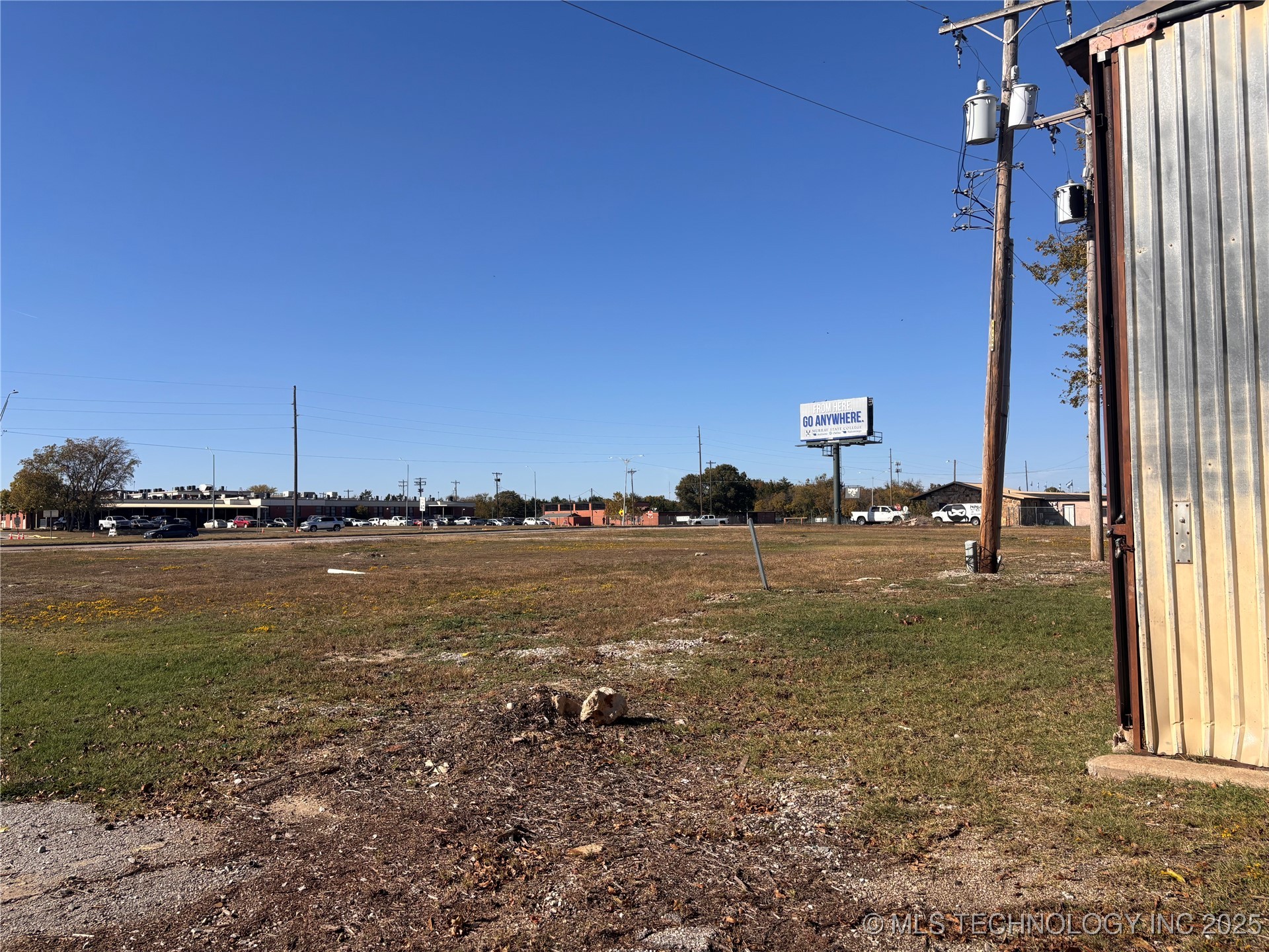 1014 S Commerce Property Photo 6