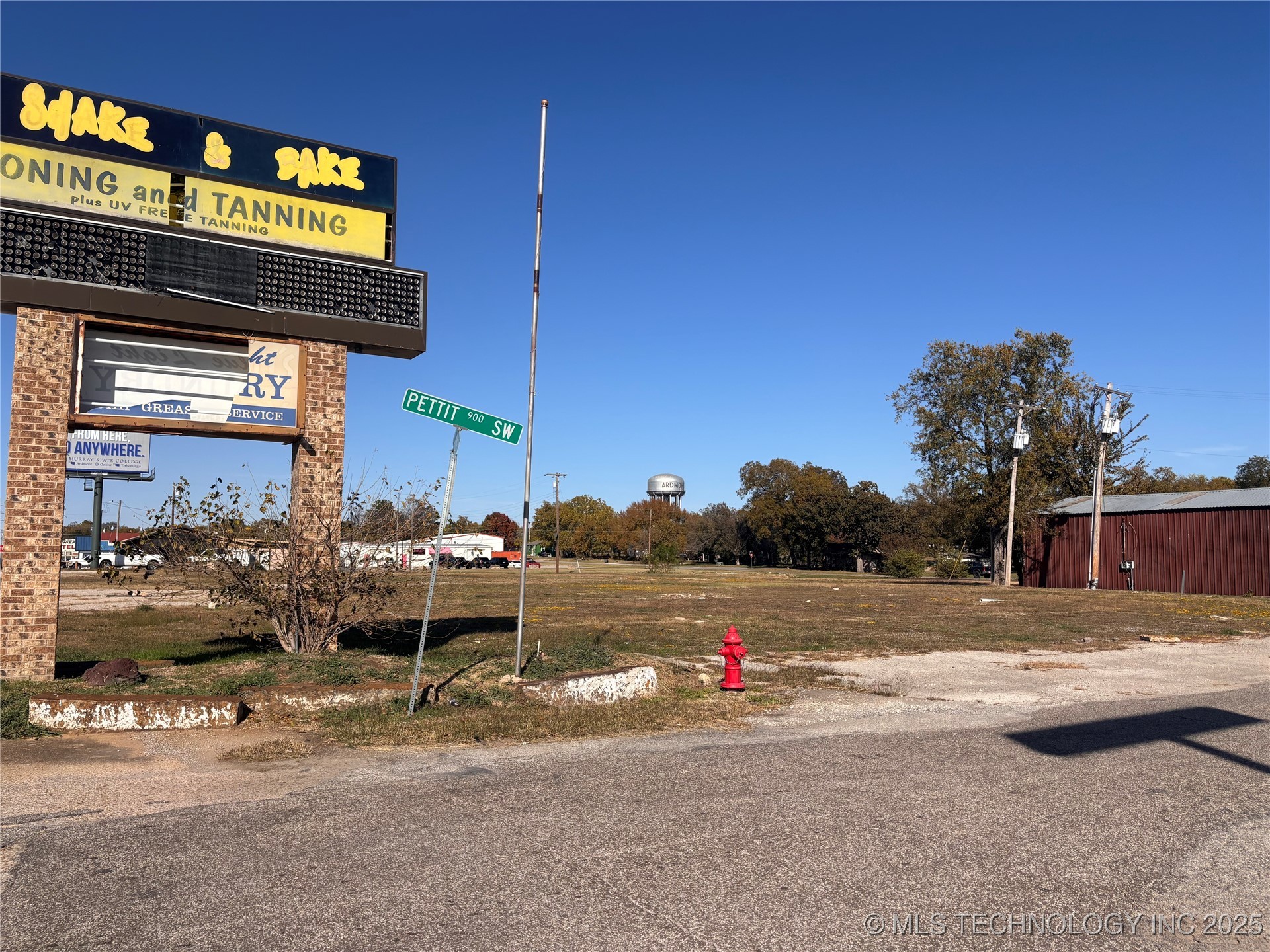 1014 S Commerce Property Photo 7