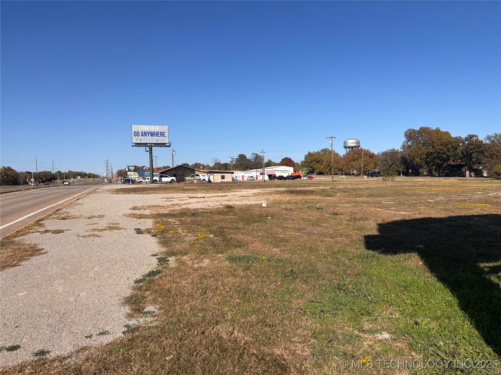 1014 S Commerce Property Photo 8