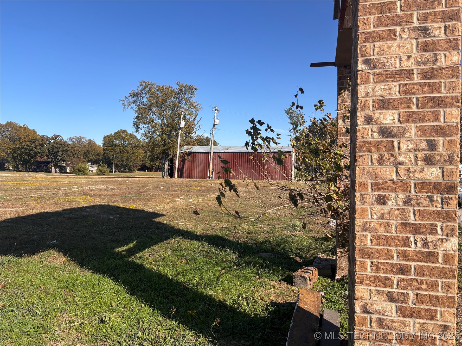 1014 S Commerce Property Photo 9