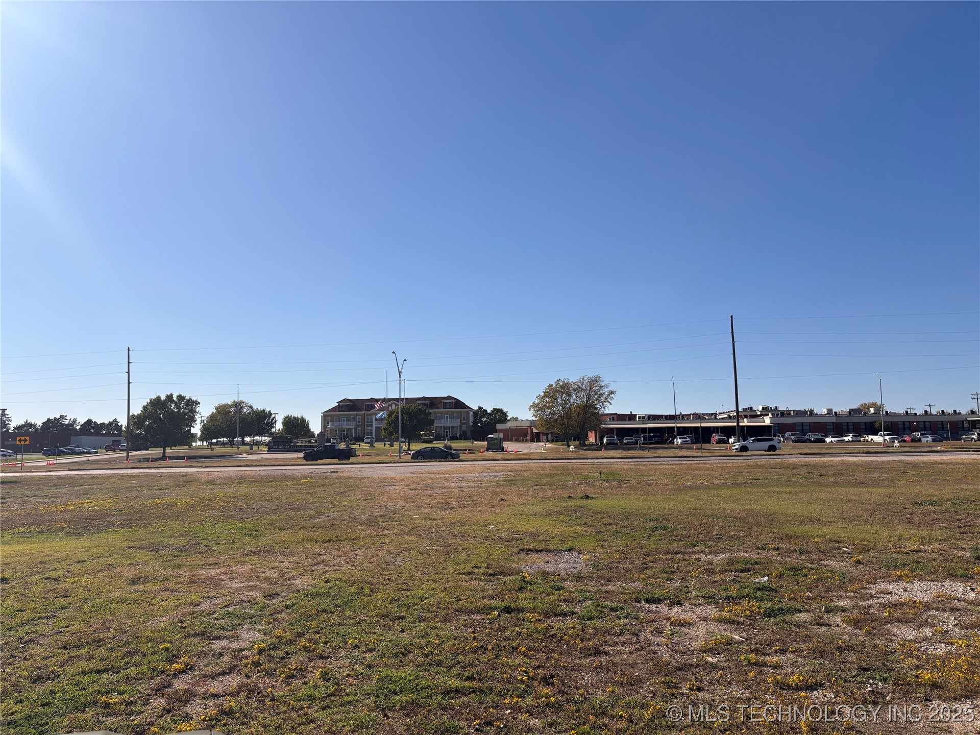 1014 S Commerce Property Photo 11