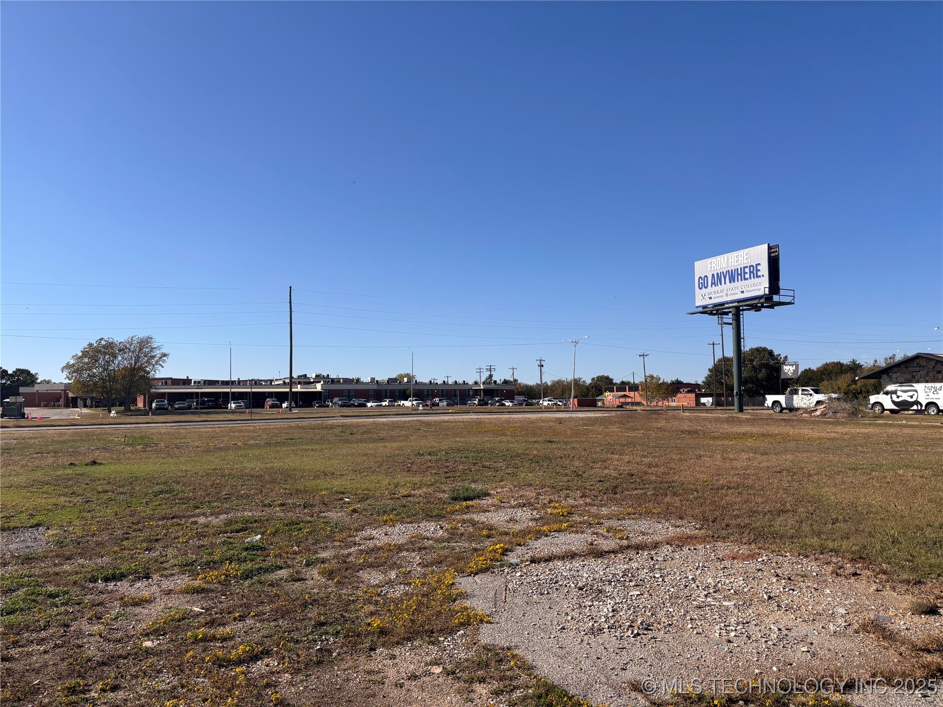 1014 S Commerce Property Photo 12