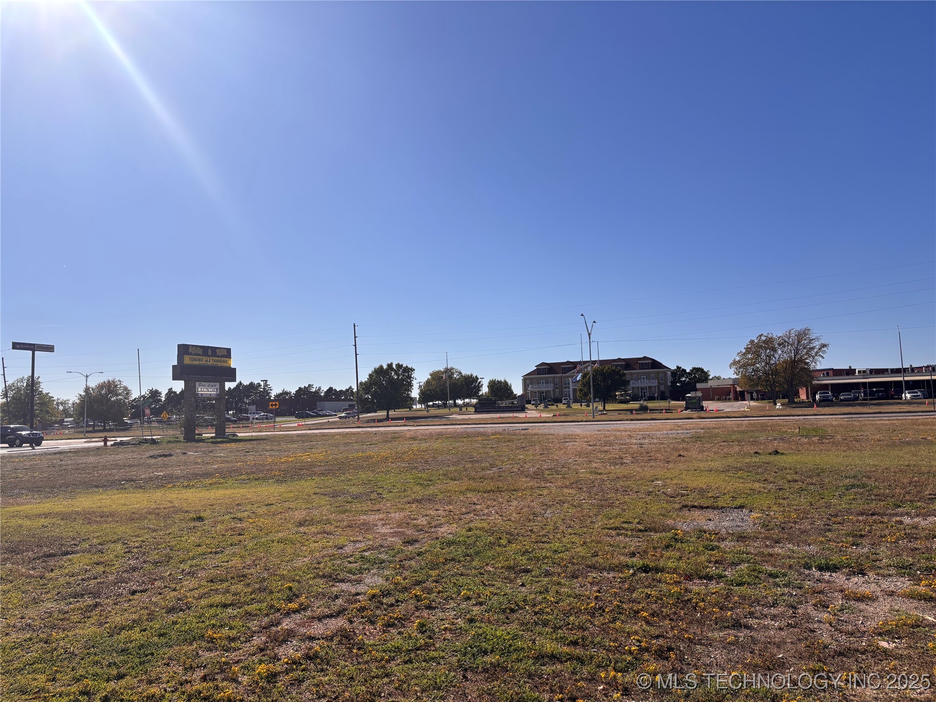 1014 S Commerce Property Photo 14