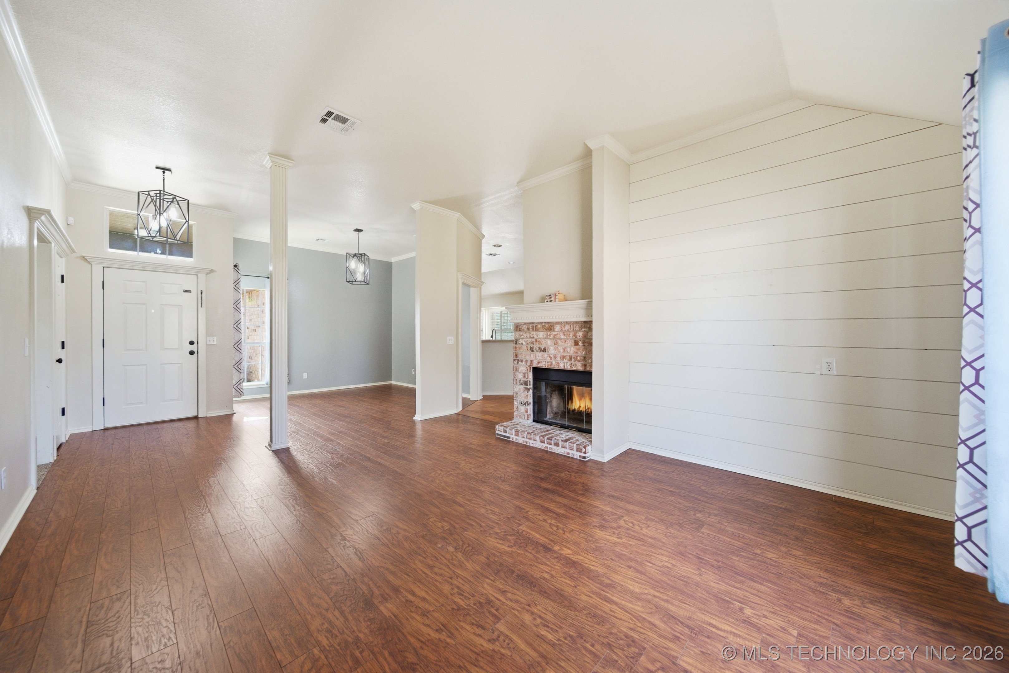 8208 E Madison Street Property Photo 7