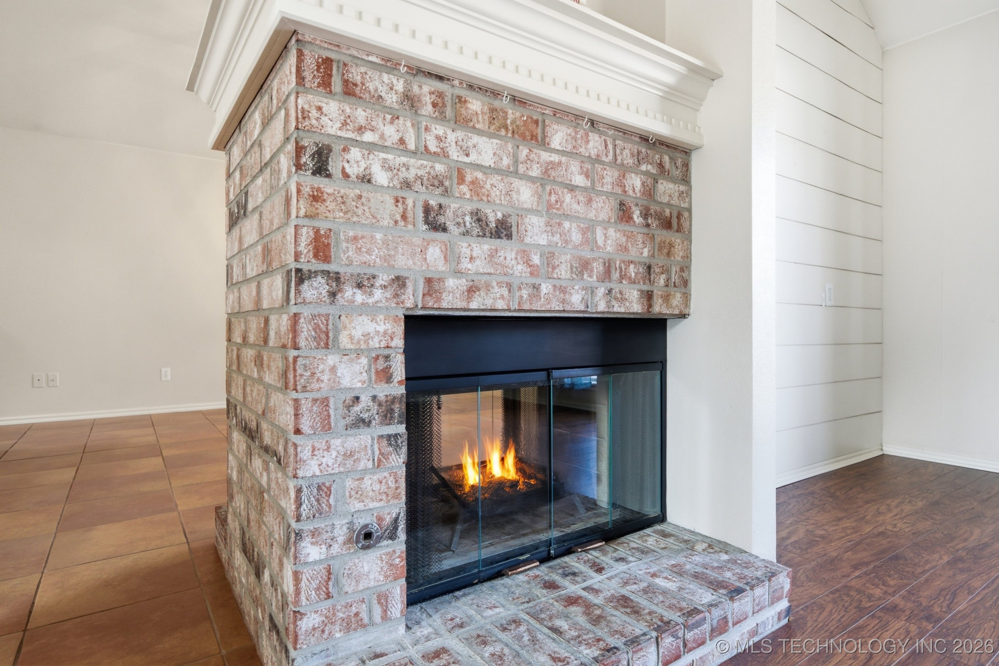 8208 E Madison Street Property Photo 8