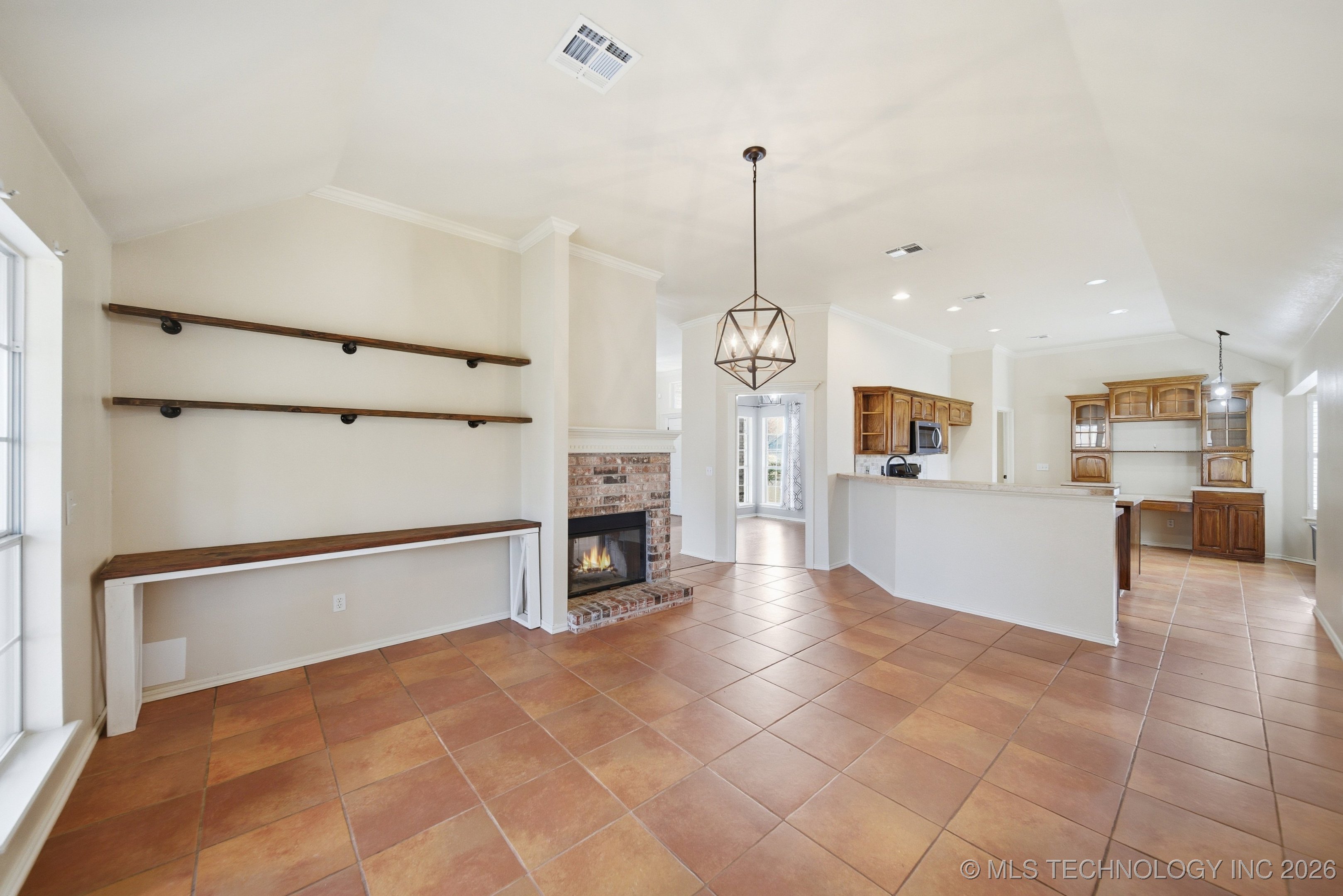 8208 E Madison Street Property Photo 10