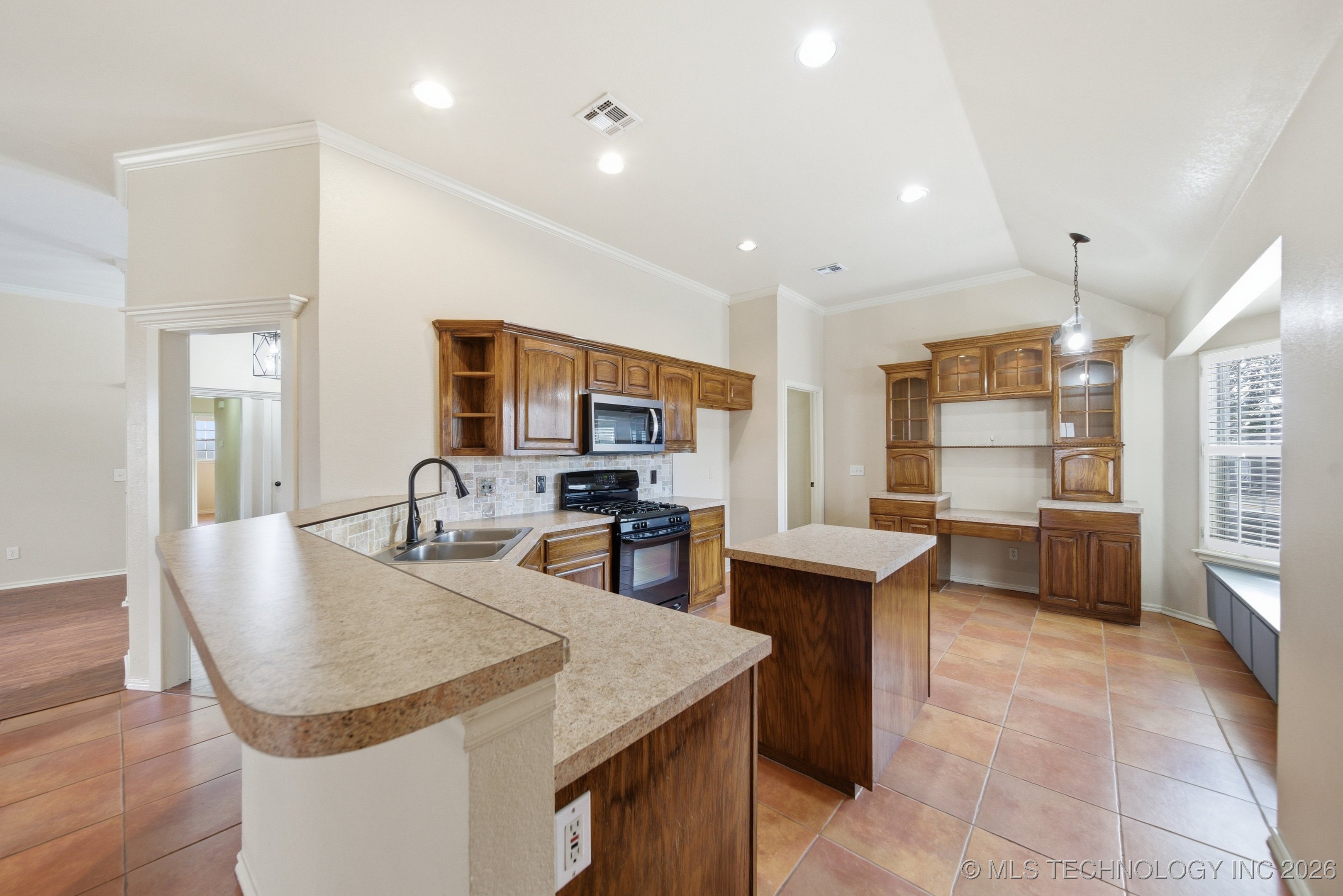 8208 E Madison Street Property Photo 11