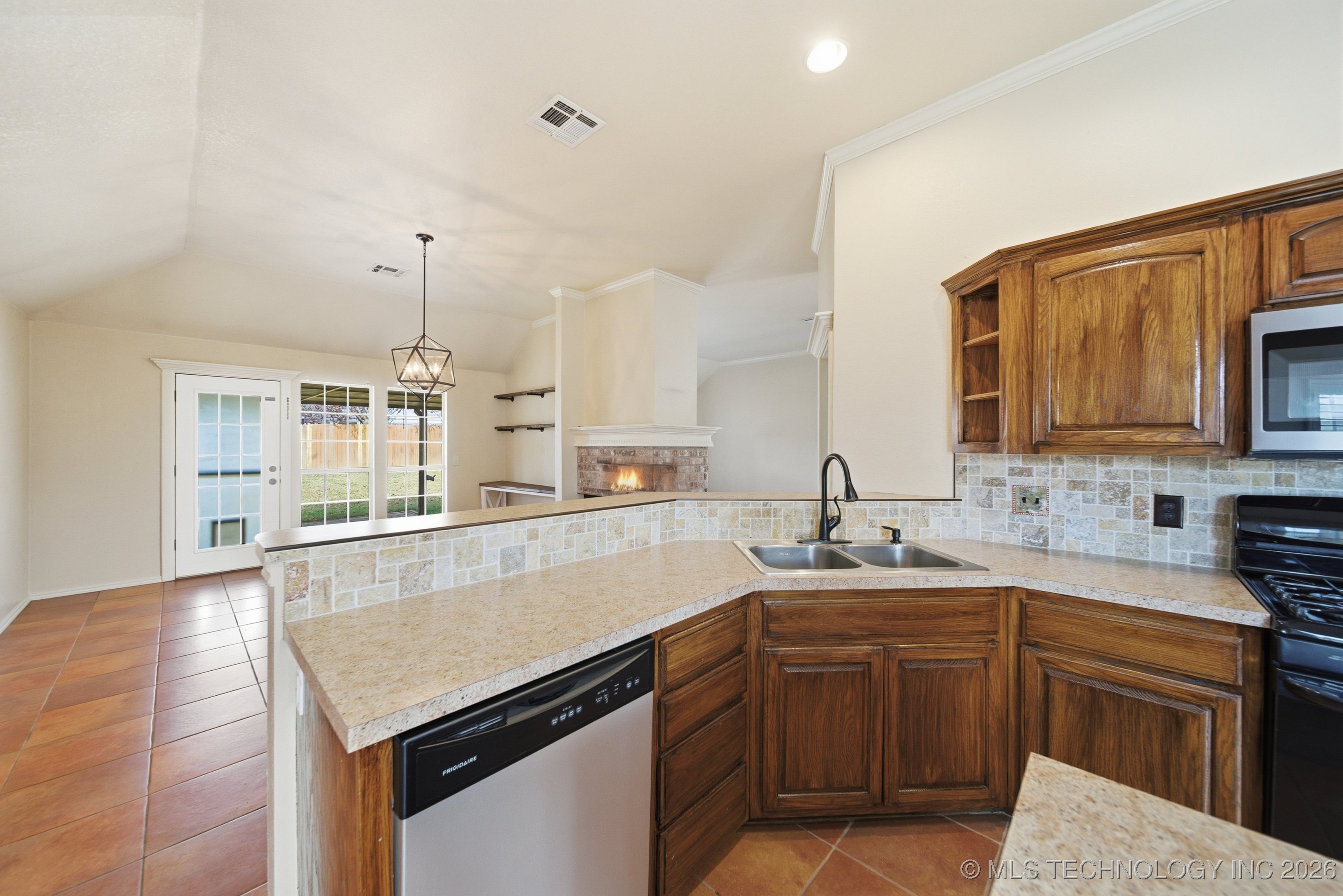 8208 E Madison Street Property Photo 12