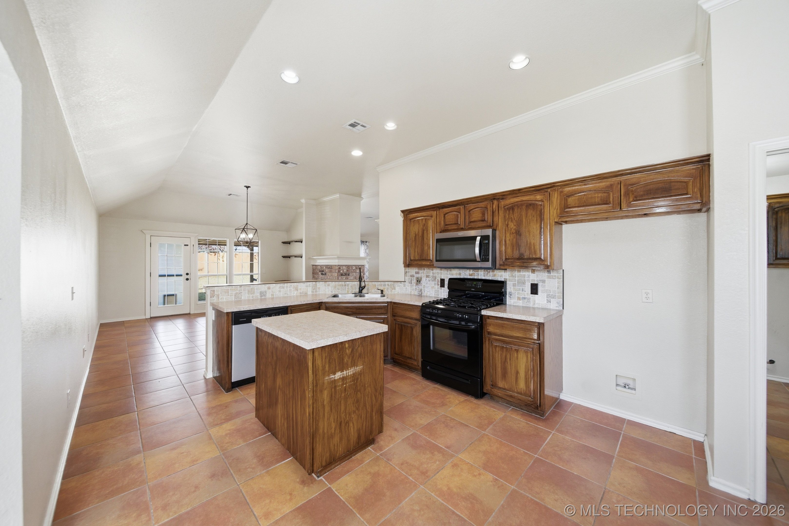 8208 E Madison Street Property Photo 16