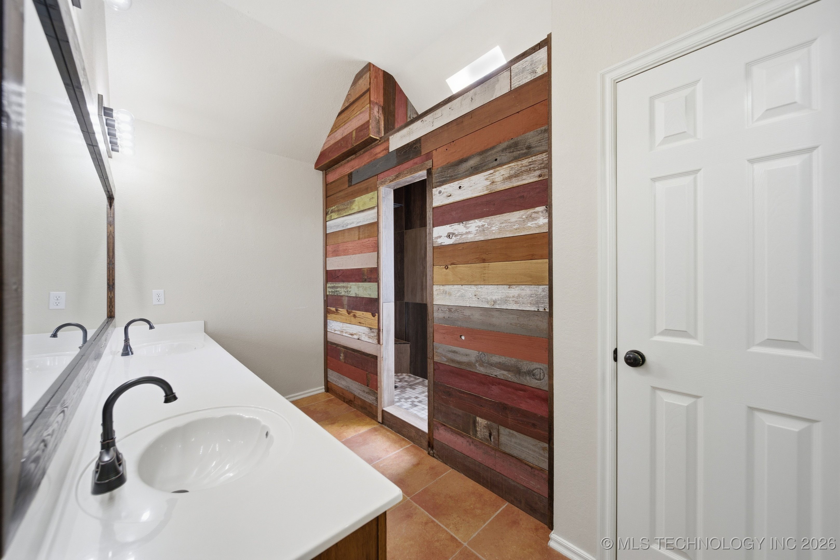 8208 E Madison Street Property Photo 19