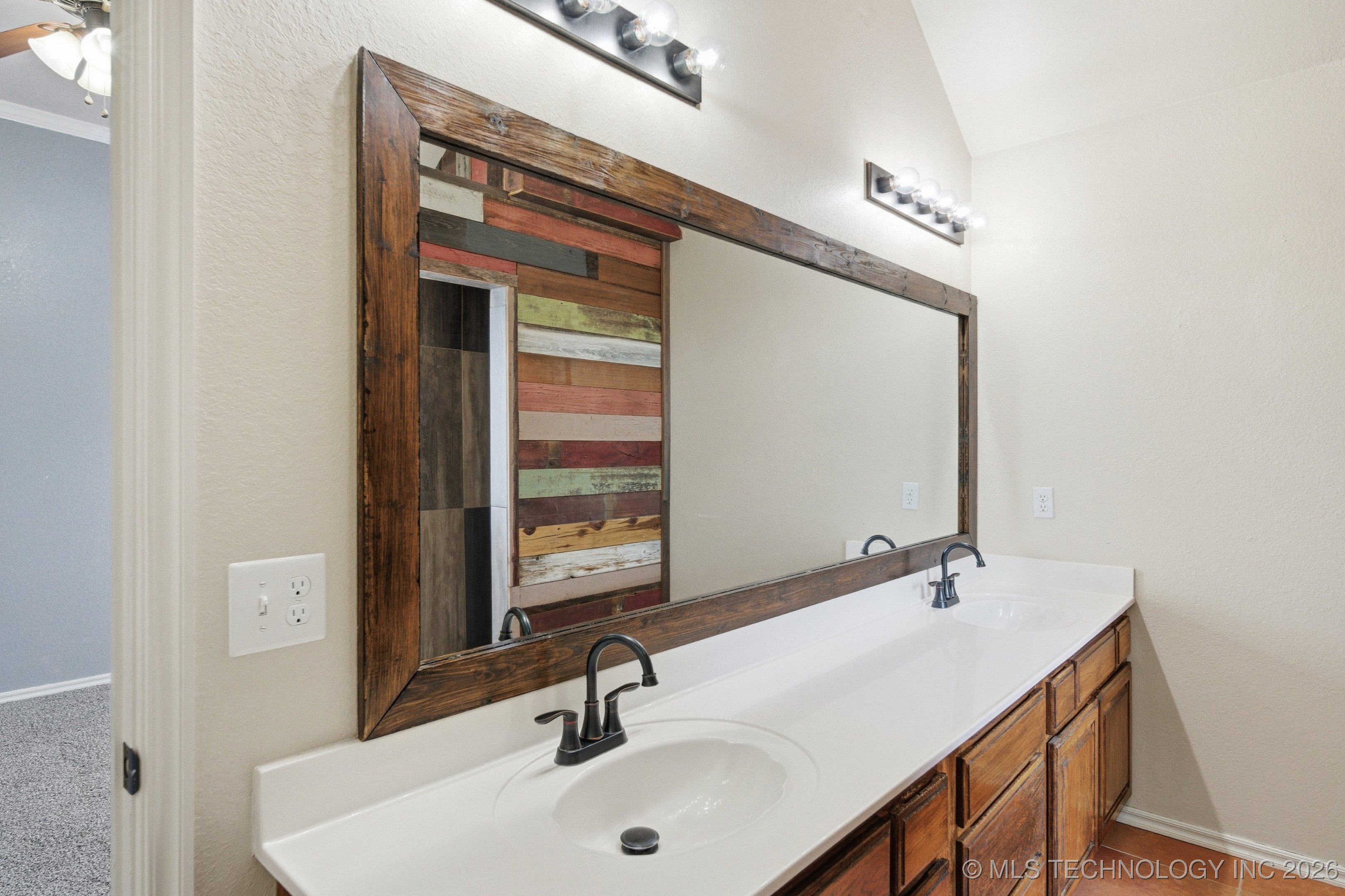 8208 E Madison Street Property Photo 20