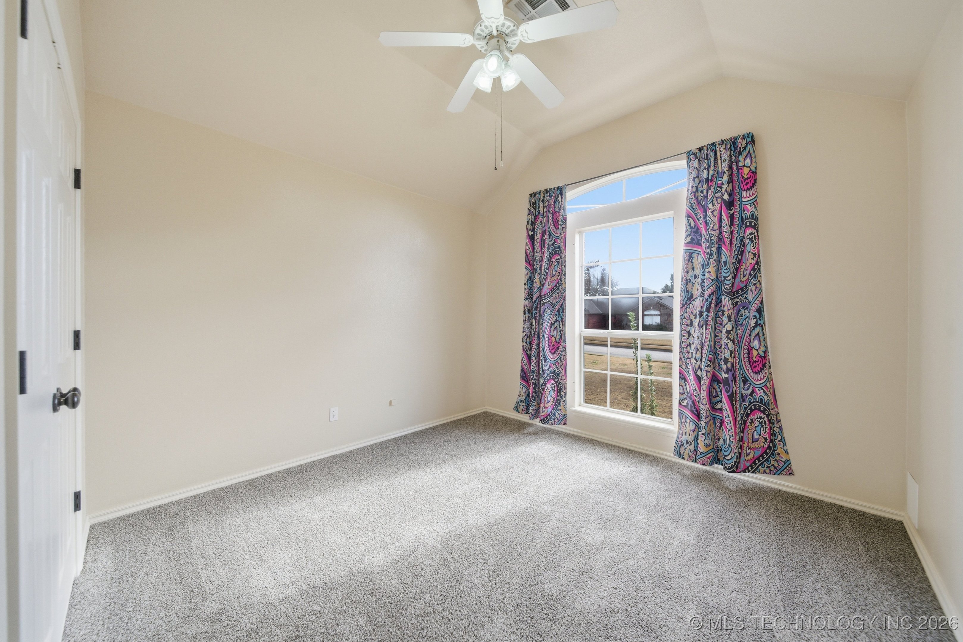 8208 E Madison Street Property Photo 25