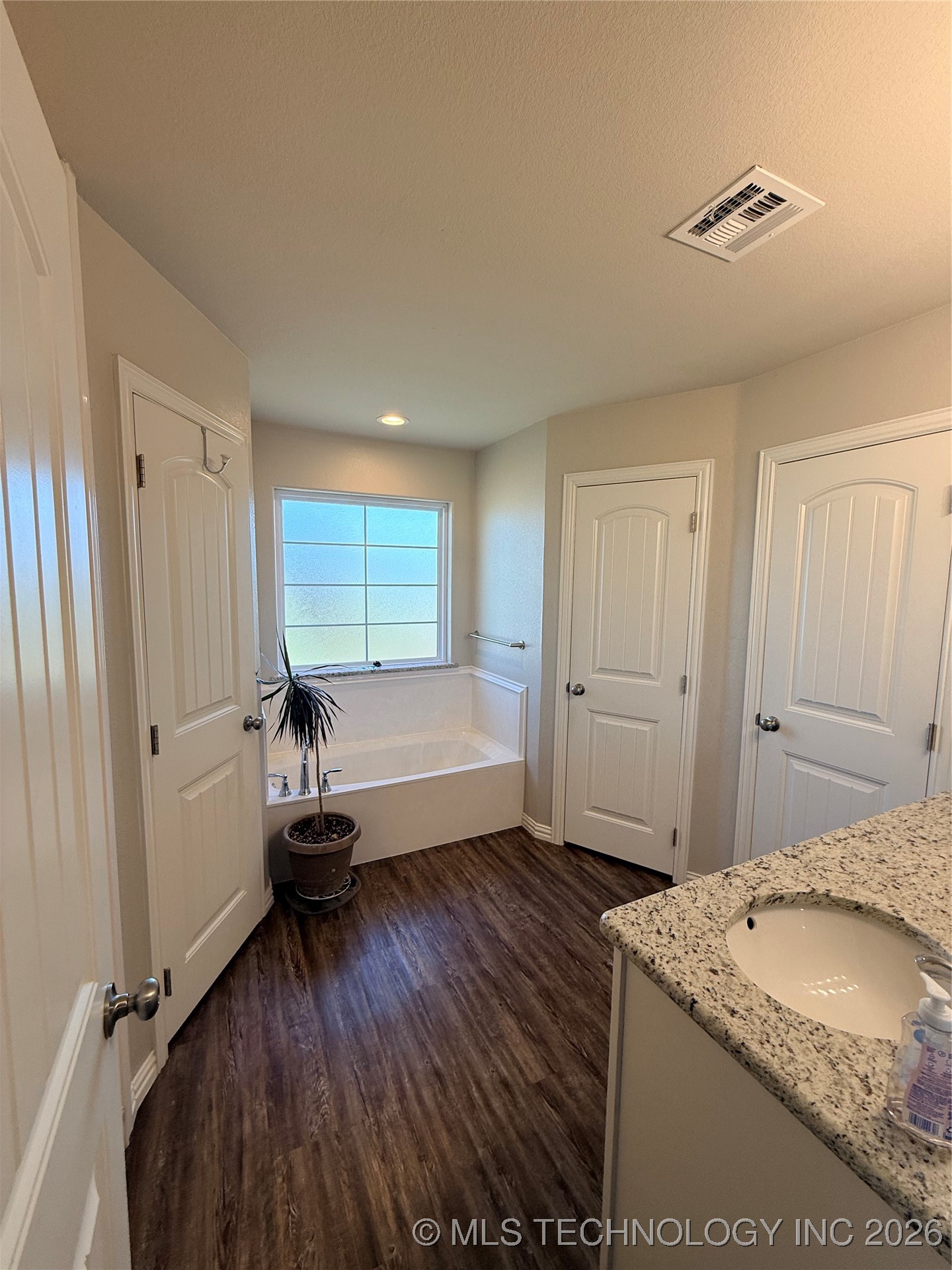 36 Autumn Run Property Photo 24