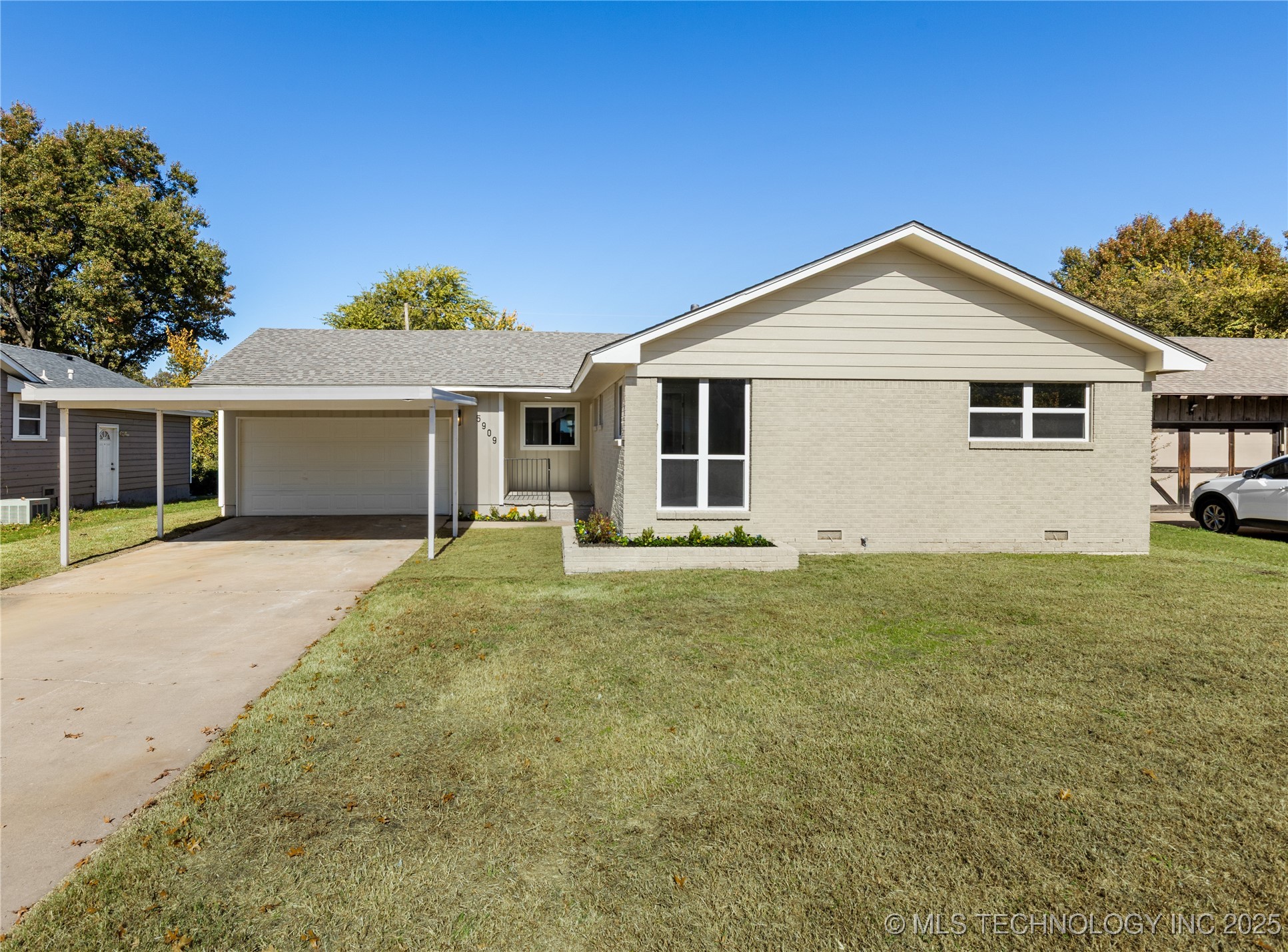 5909 E 28th Street Property Photo 1