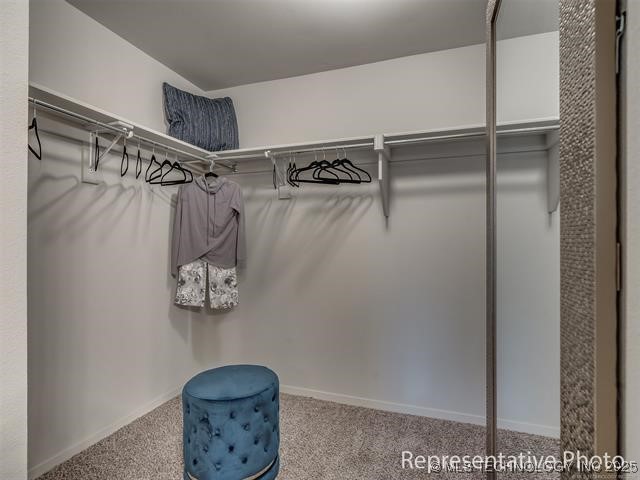 7100 S Maple Avenue Property Photo 9