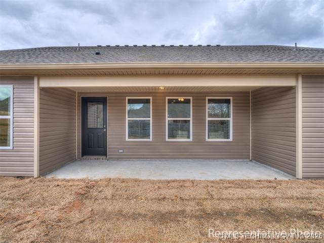 7100 S Maple Avenue Property Photo 11