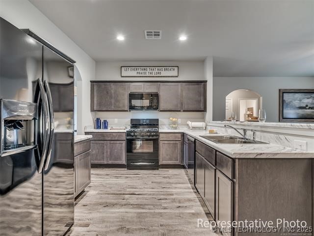 7112 S Maple Avenue Property Photo 6