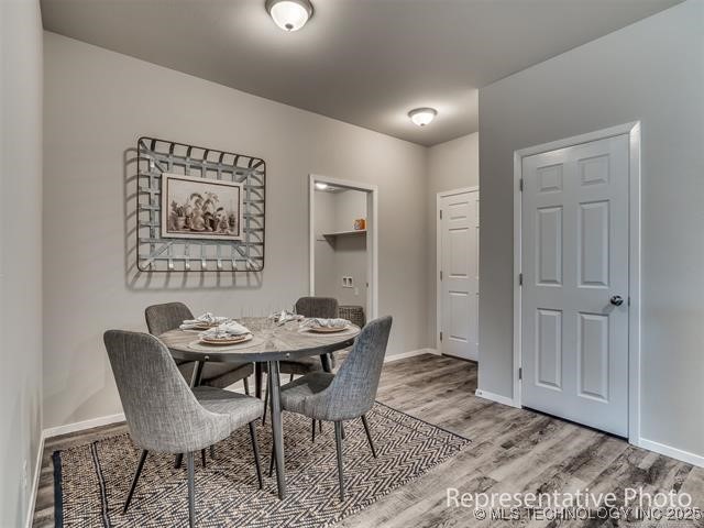 7204 S Maple Avenue Property Photo 6