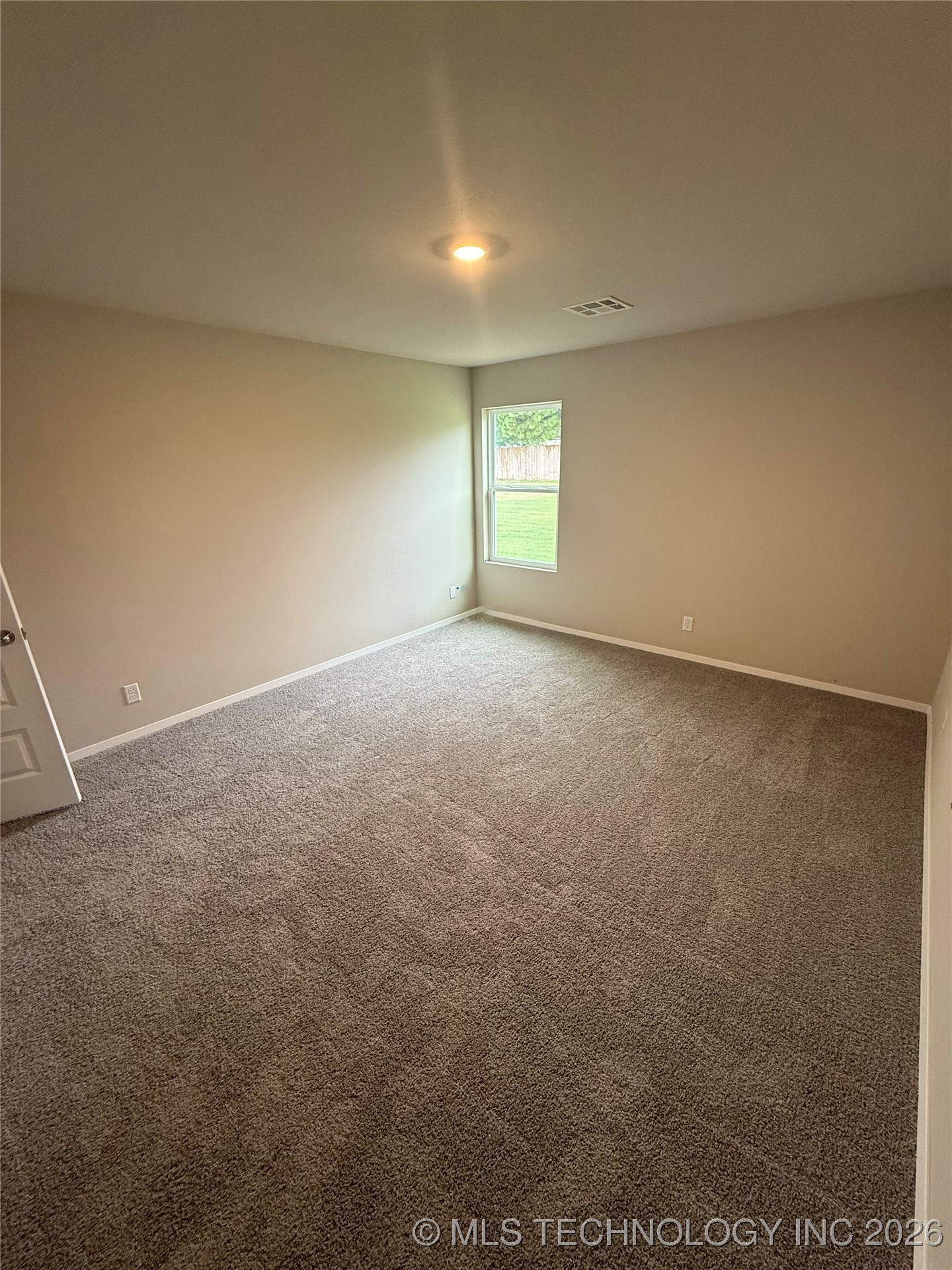 7300 S Maple Avenue Property Photo 5