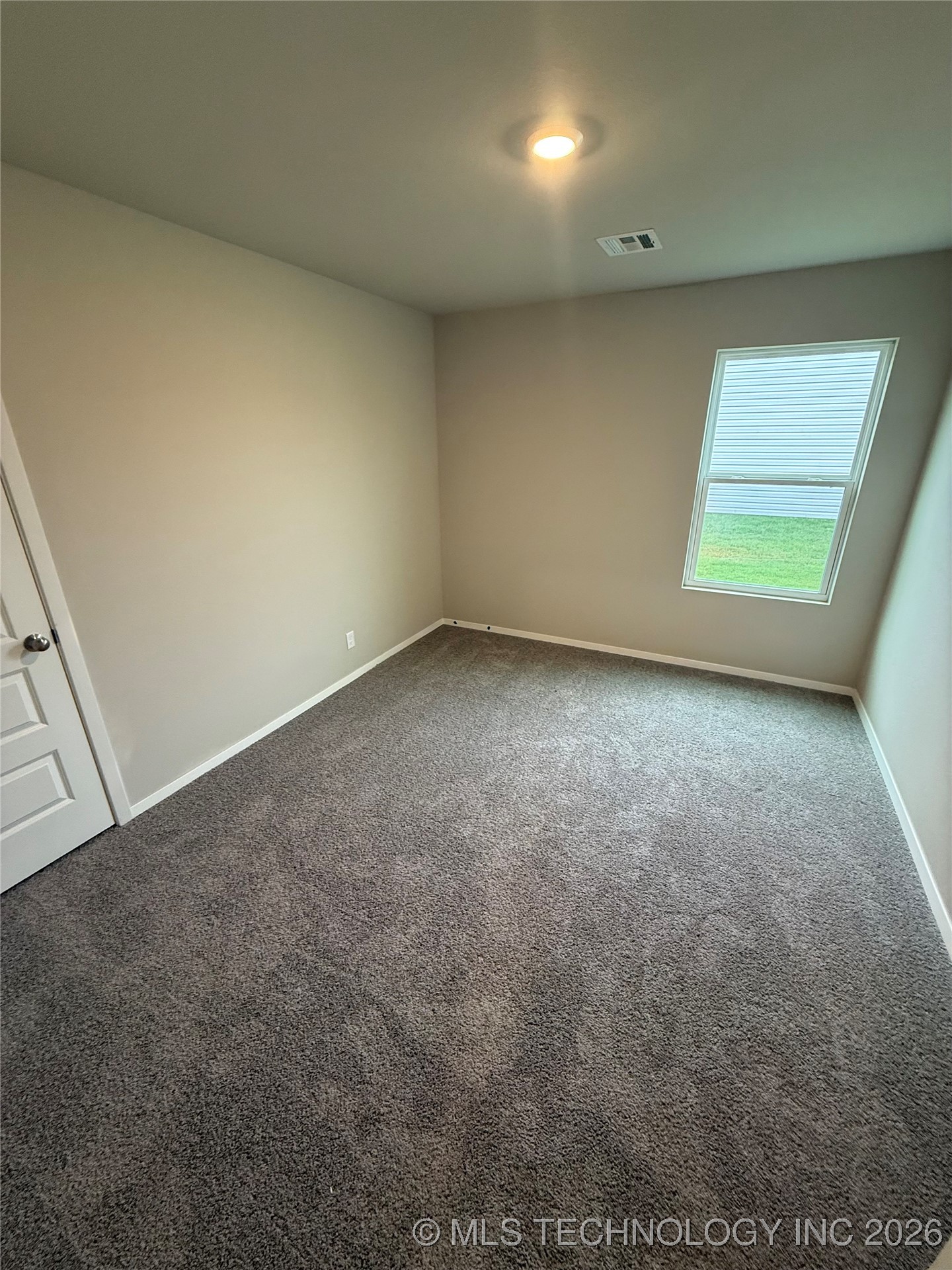 7116 S Maple Avenue Property Photo 10