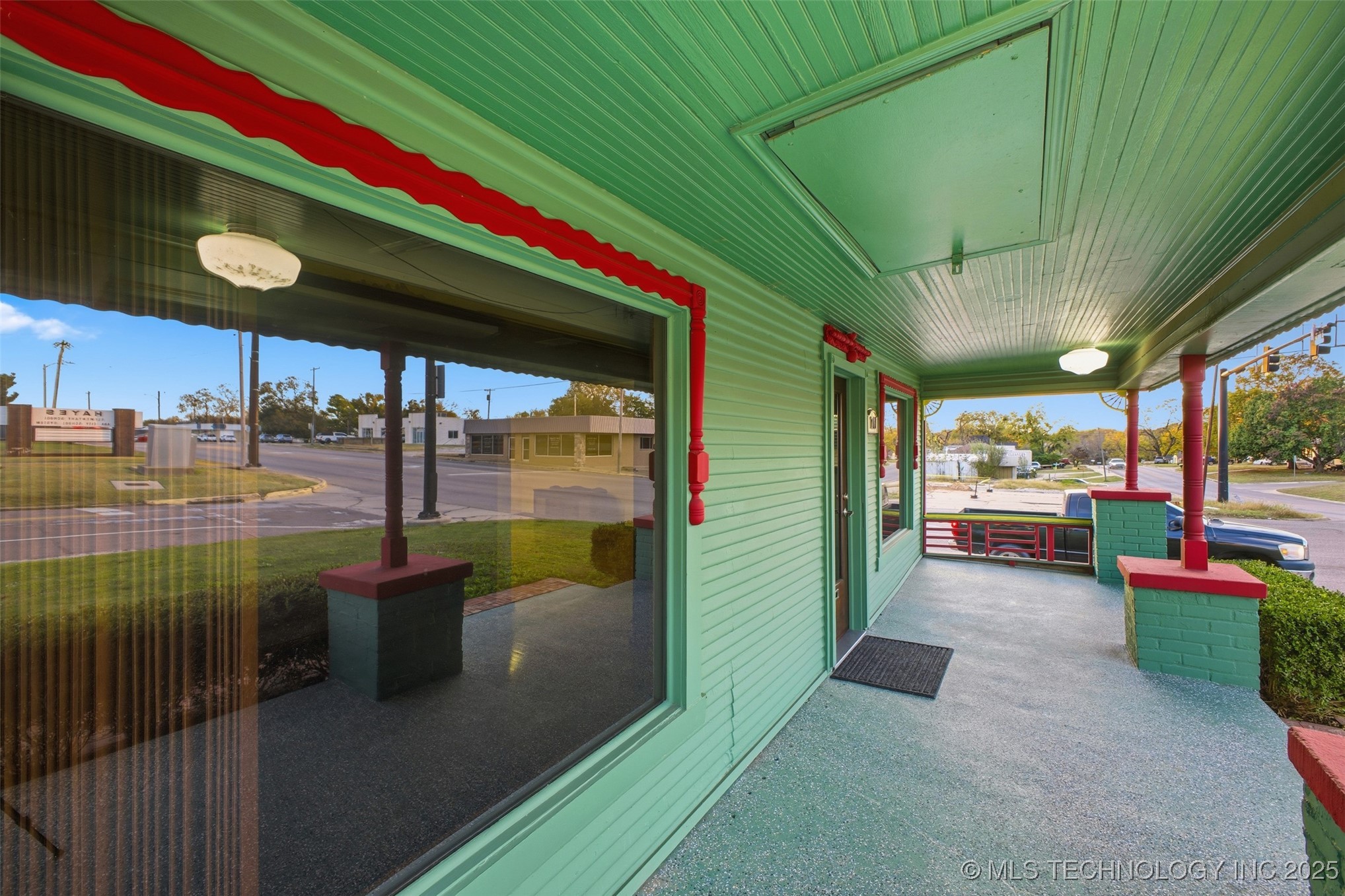 701 E 16th Street Property Photo 6