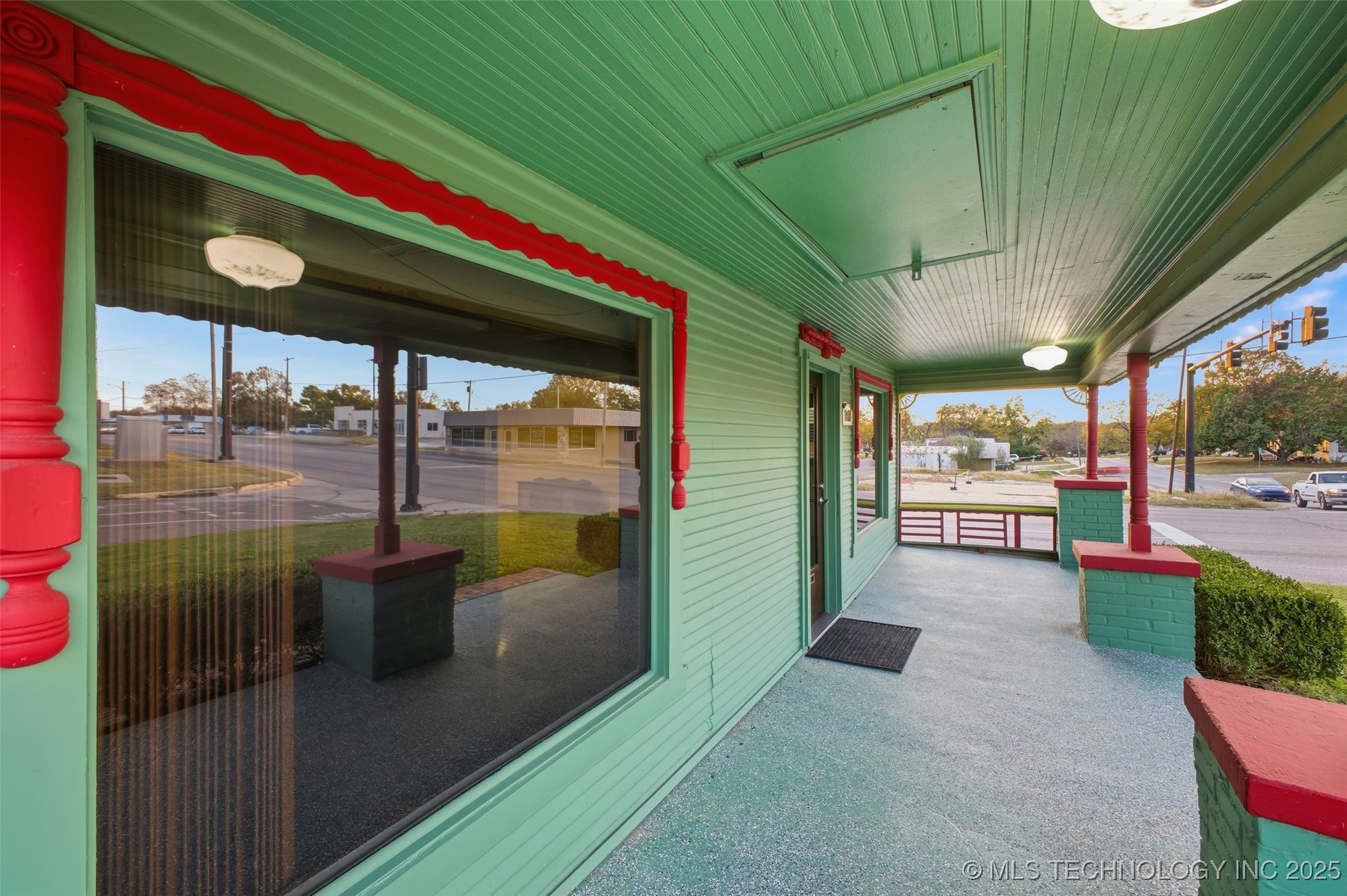 701 E 16th Street Property Photo 7