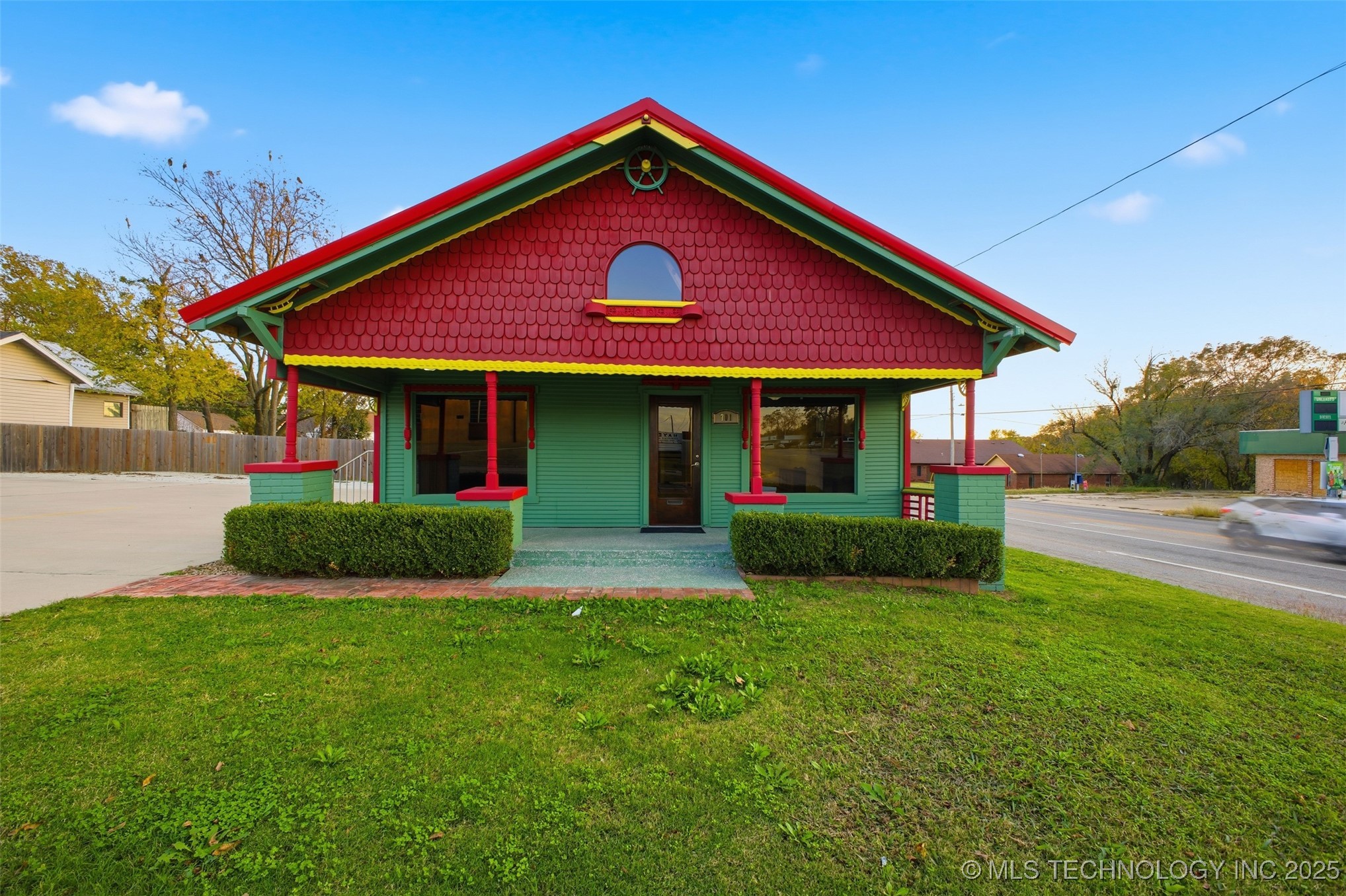 701 E 16th Street Property Photo 9