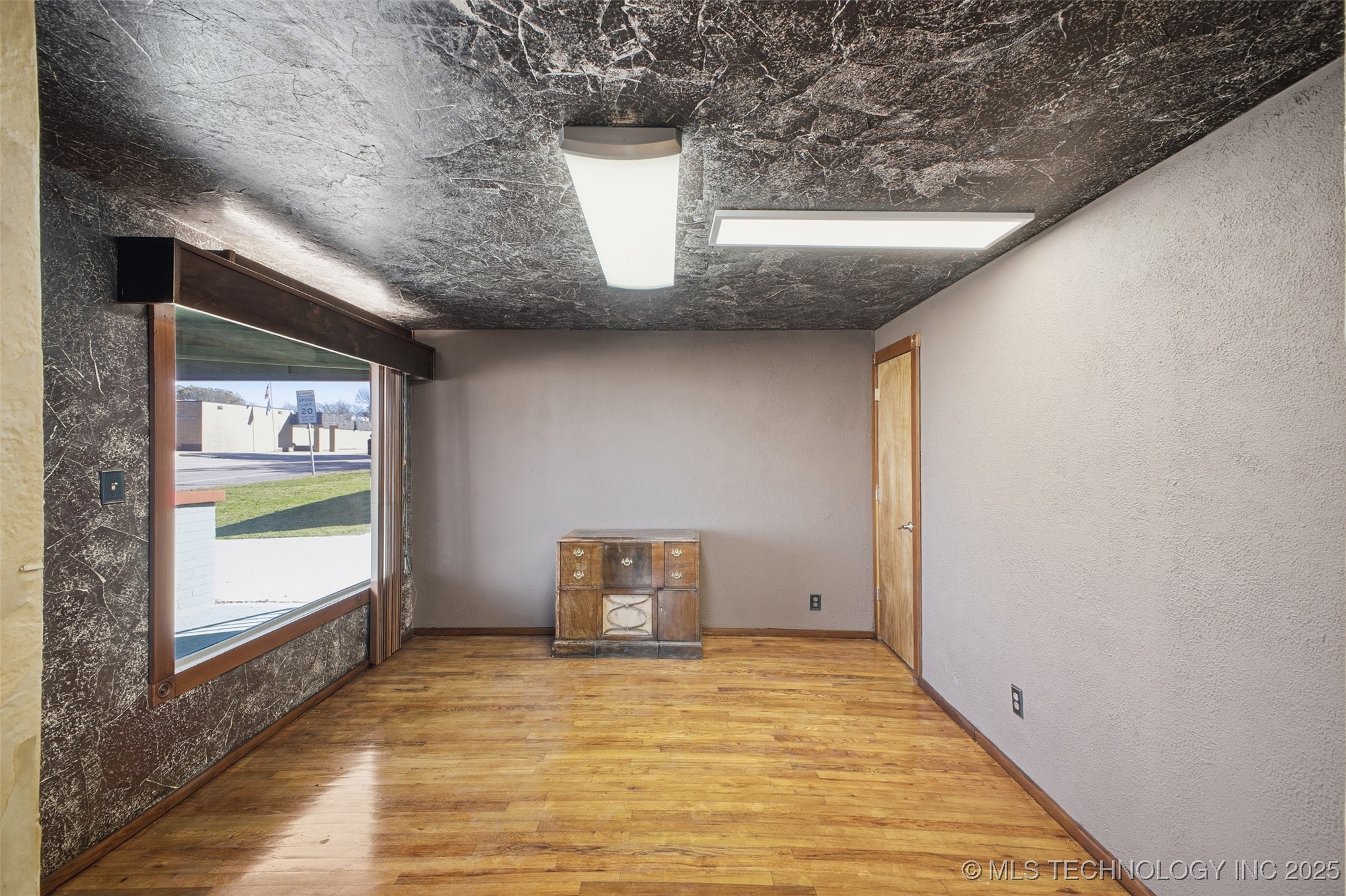 701 E 16th Street Property Photo 14