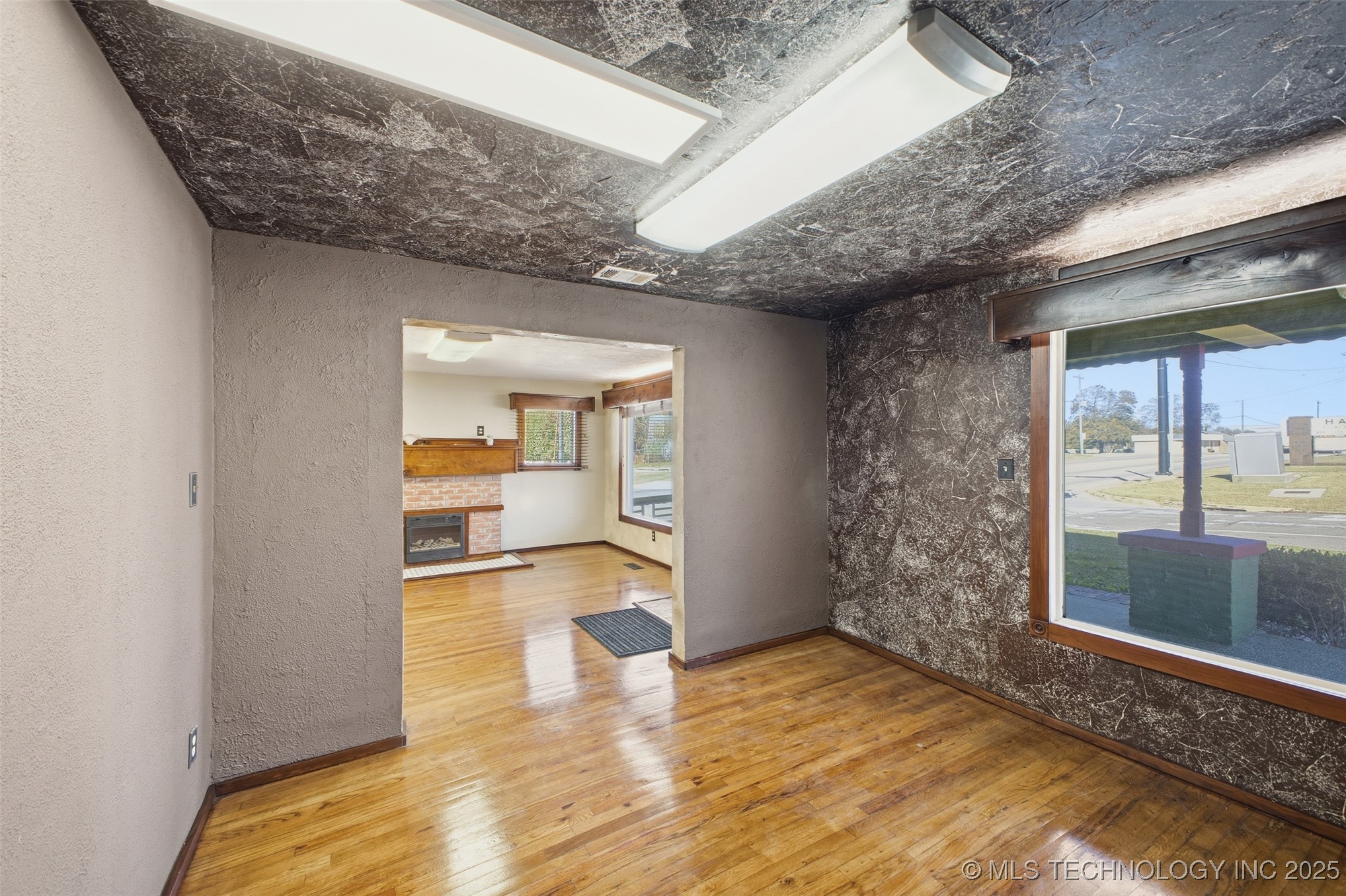 701 E 16th Street Property Photo 15