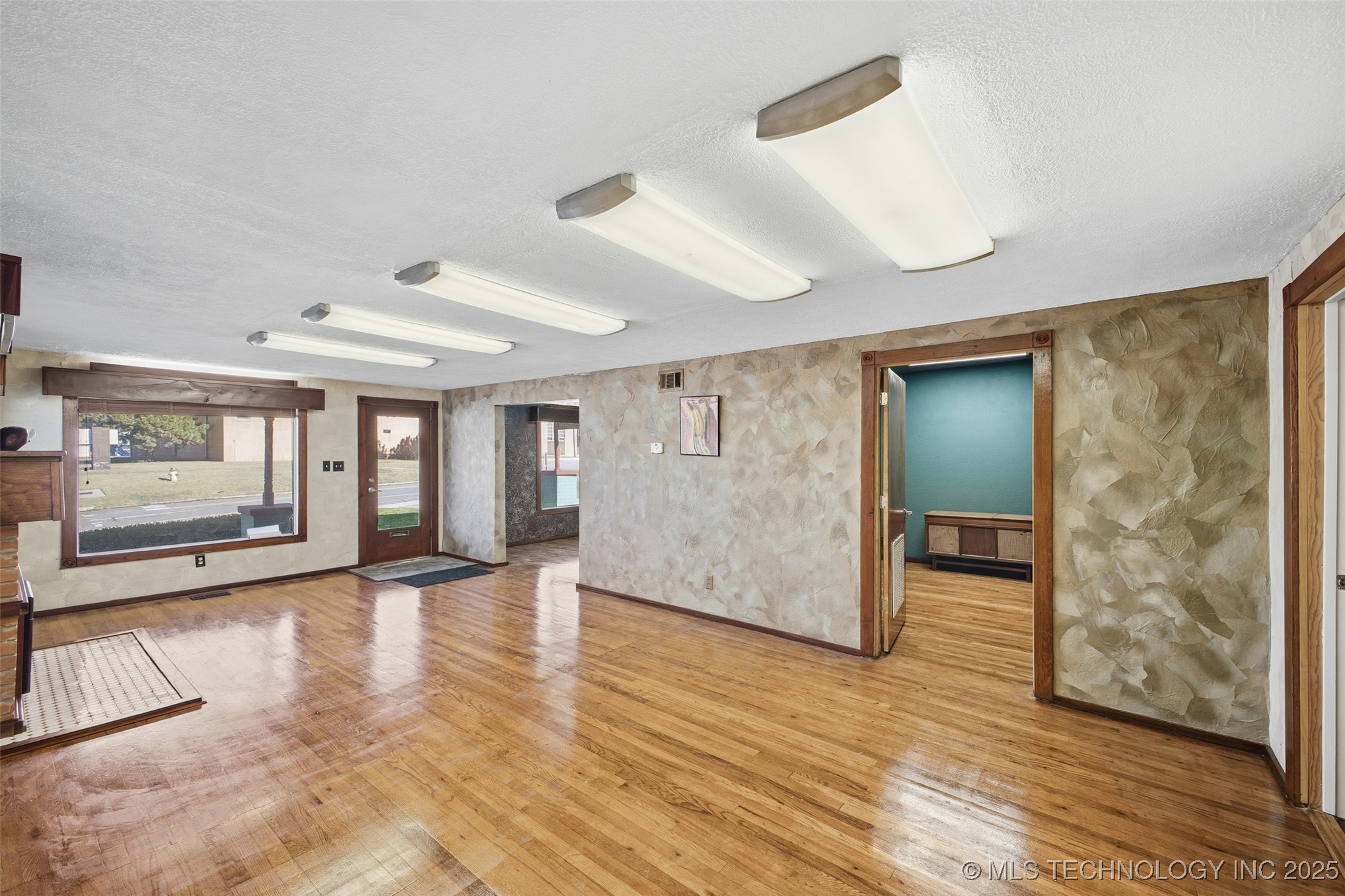 701 E 16th Street Property Photo 17