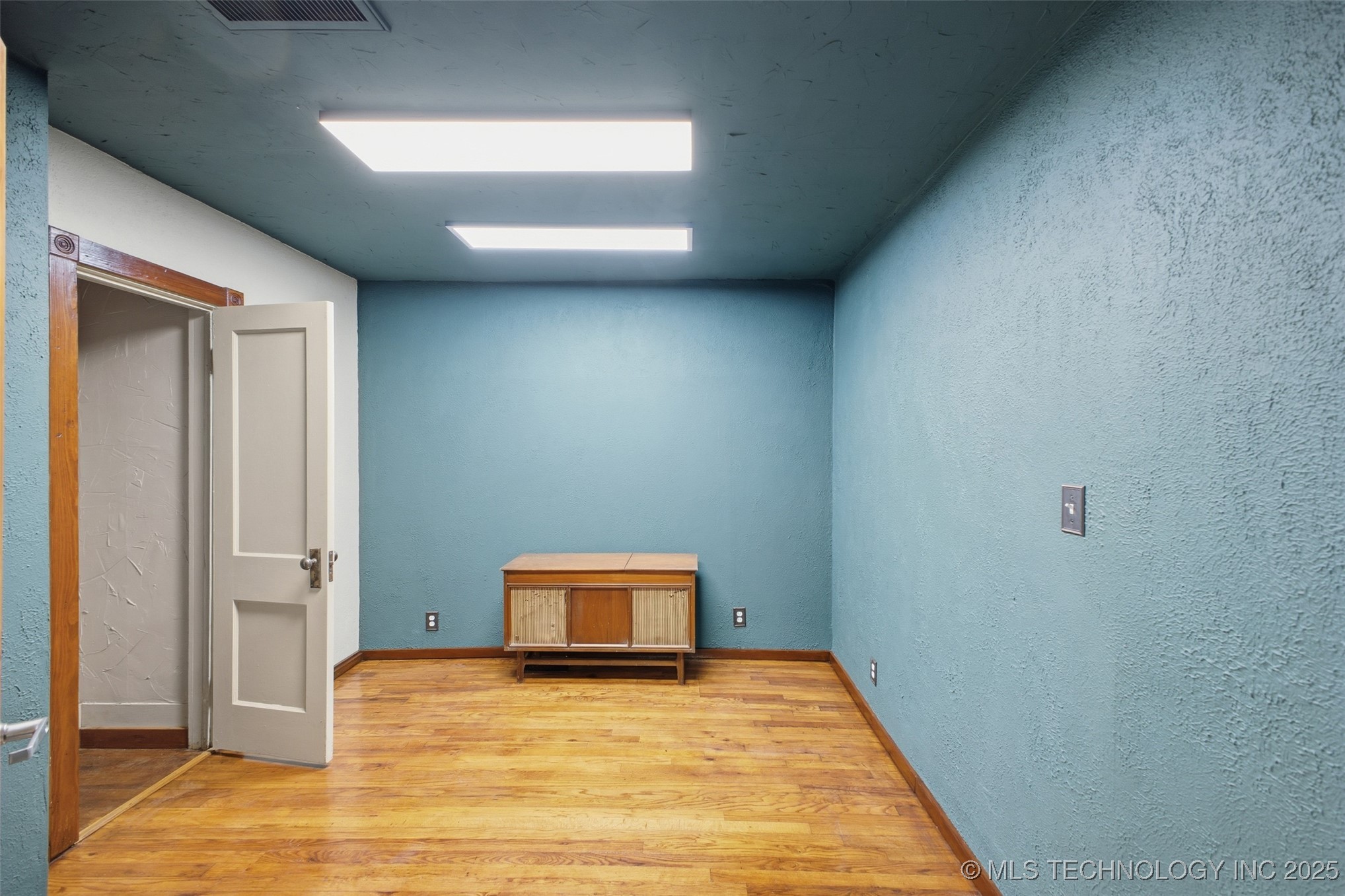 701 E 16th Street Property Photo 18