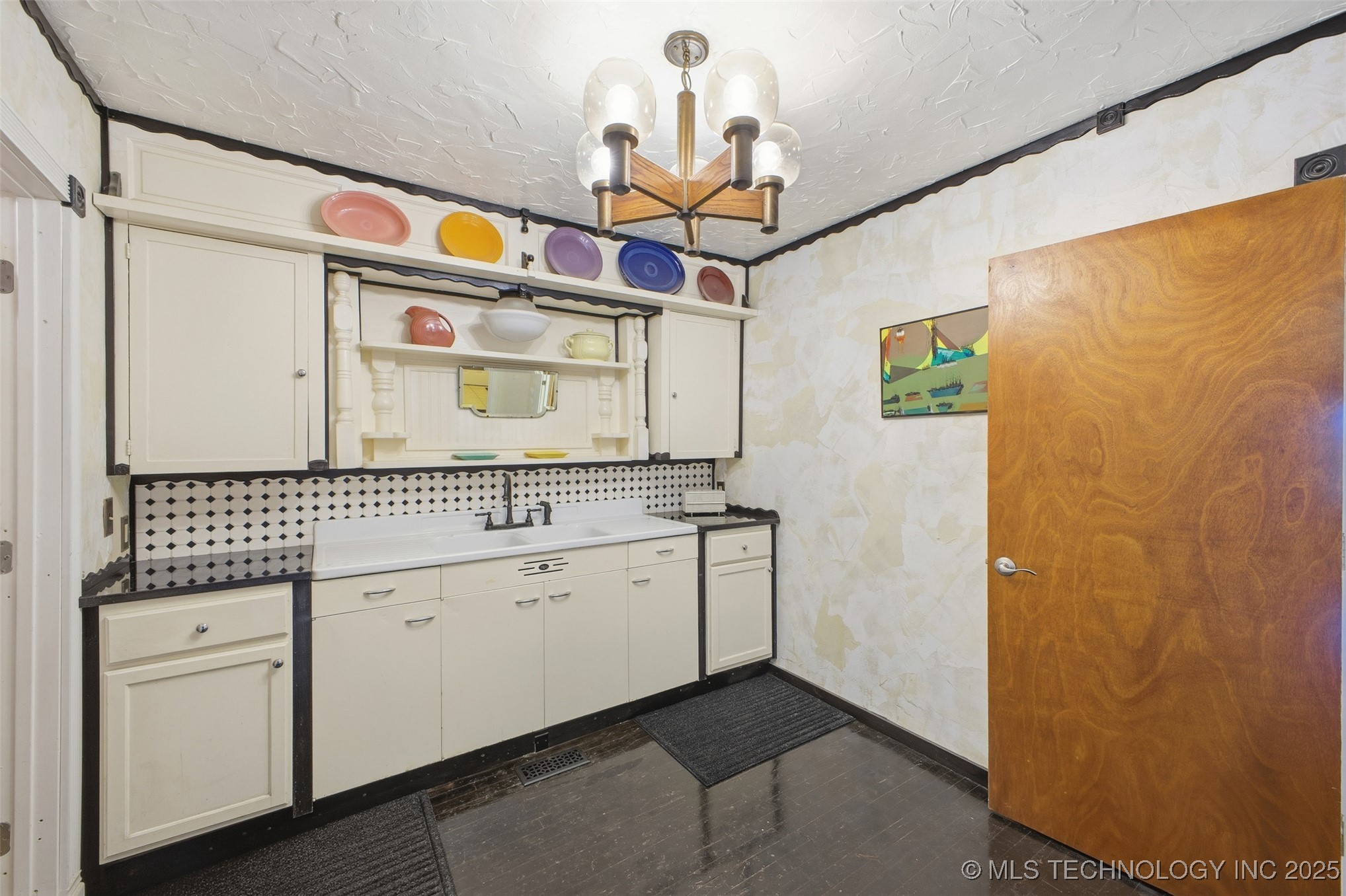 701 E 16th Street Property Photo 21