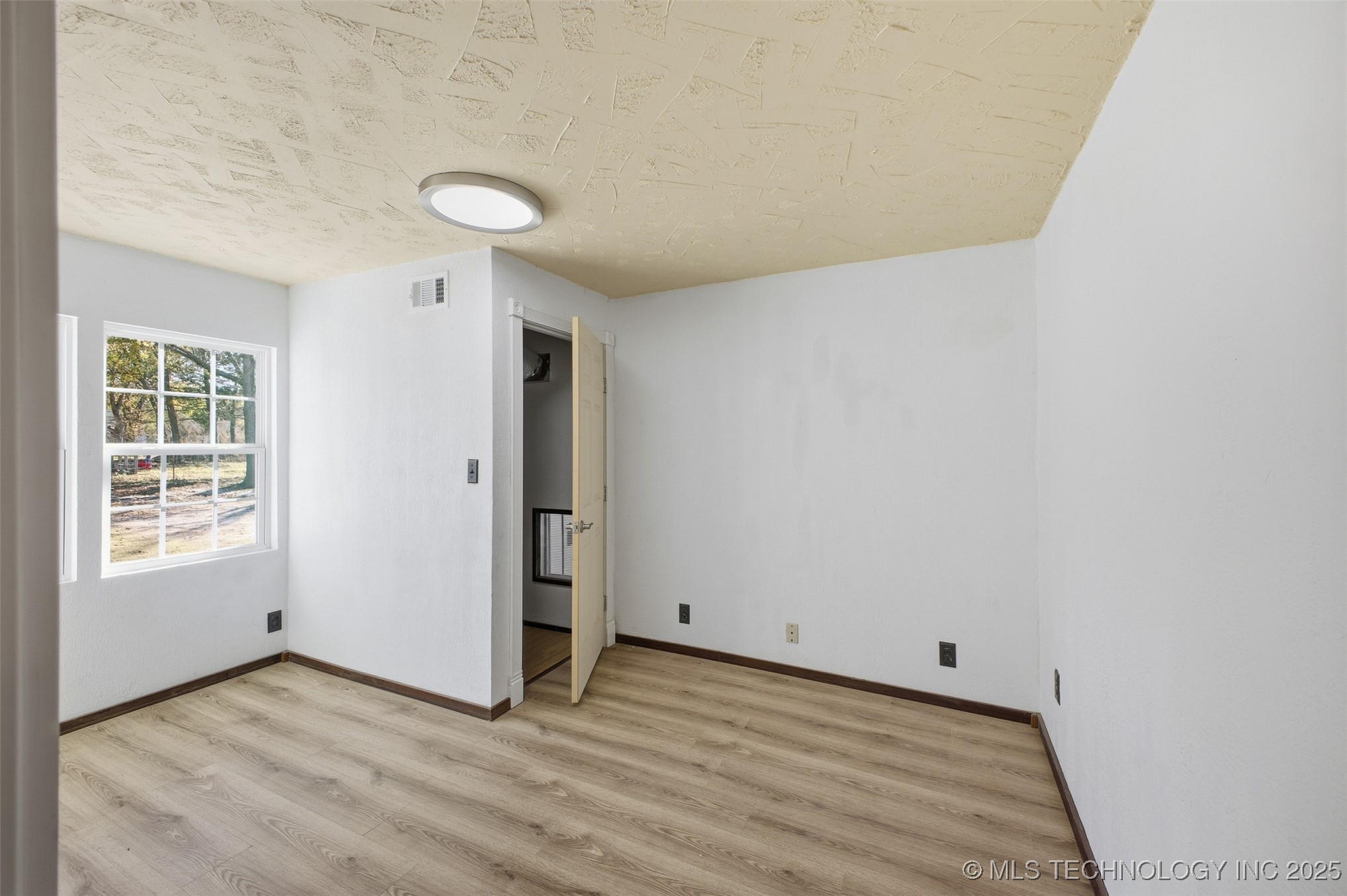 701 E 16th Street Property Photo 32