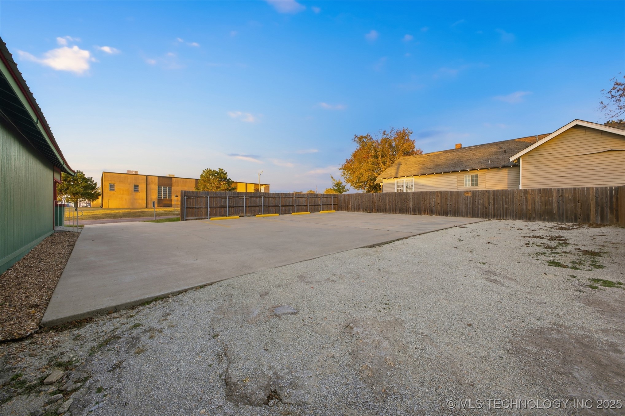 701 E 16th Street Property Photo 51