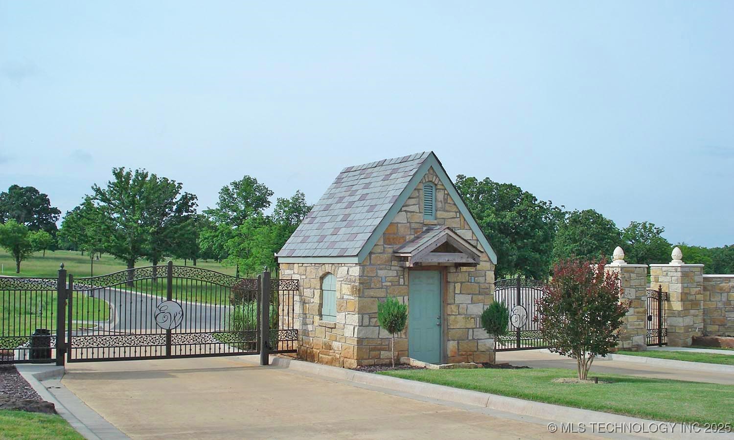 1090 Watercolor Drive Property Photo 14